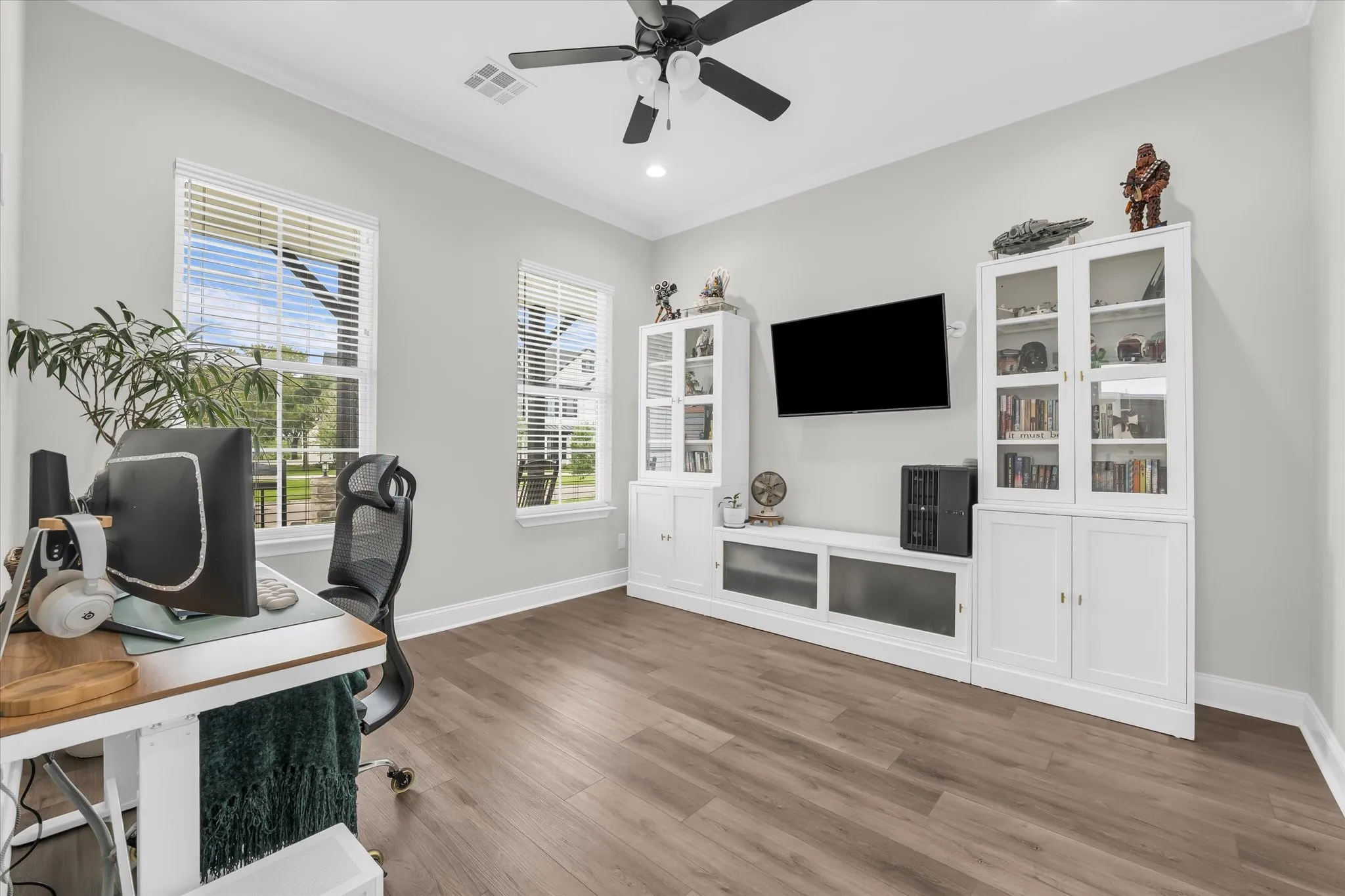 office or additional secondary bedroom