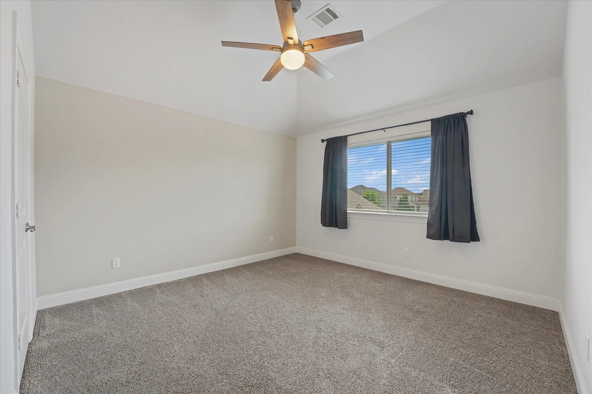 Single Family Residence For Sale in Collin County , 518 Sun Meadow Drive, Wylie, Texas 75098, 4 Bedroom, 3 Bathroom, 3 Garage spaces, 3,144 Sqft, built in 2015, mls#21304250, Real Estate Agent in Wylie, Homes For Sale in Collin county, Homes For Sale in Wylie, Realtor in Wylie Texas, Real Estate Brokerage Independent Realty Texas, Luminita Cordes Realtor