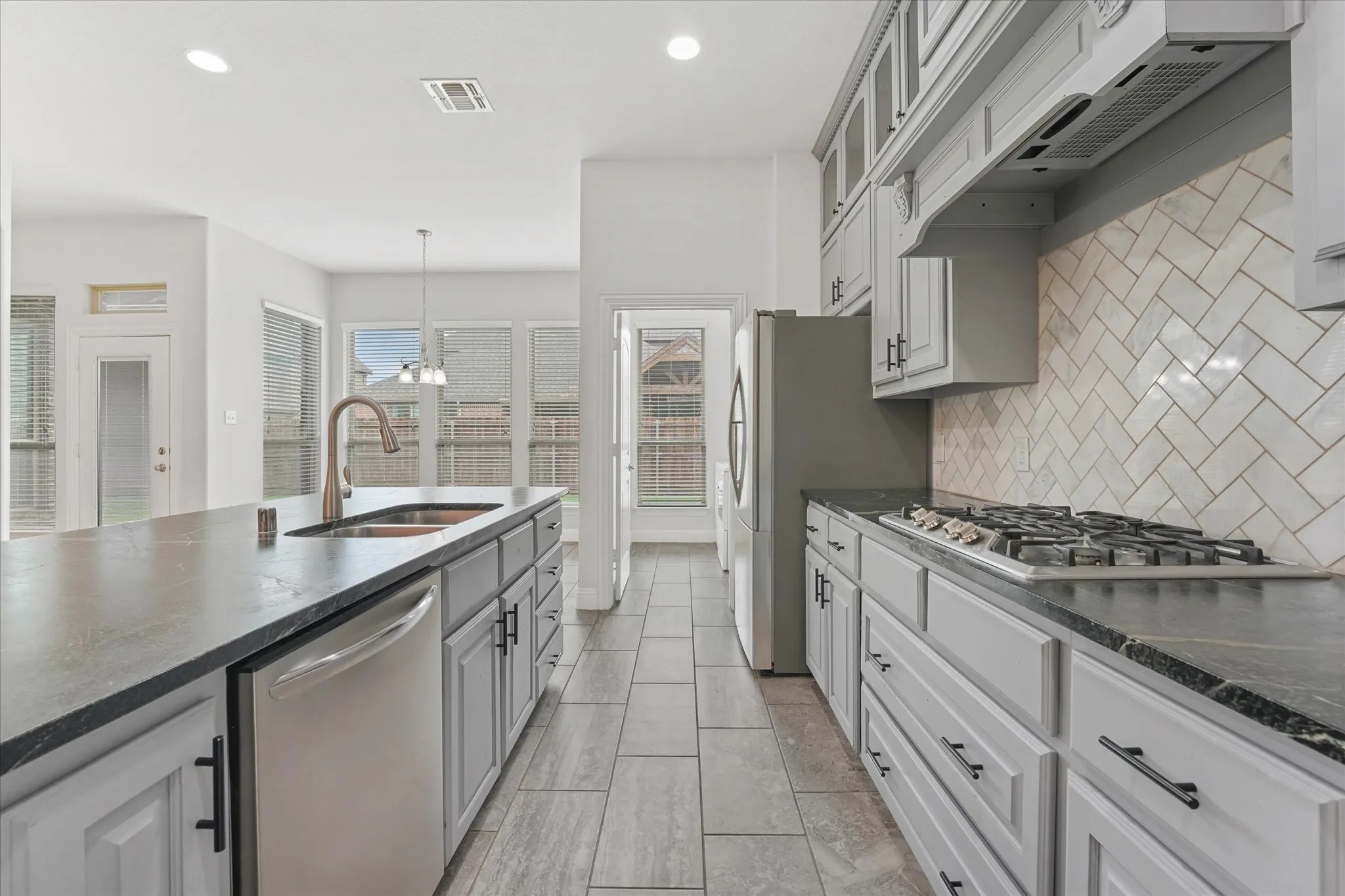 Single Family Residence For Sale in Collin County , 518 Sun Meadow Drive, Wylie, Texas 75098, 4 Bedroom, 3 Bathroom, 3 Garage spaces, 3,144 Sqft, built in 2015, mls#21304250, Real Estate Agent in Wylie, Homes For Sale in Collin county, Homes For Sale in Wylie, Realtor in Wylie Texas, Real Estate Brokerage Independent Realty Texas, Luminita Cordes Realtor