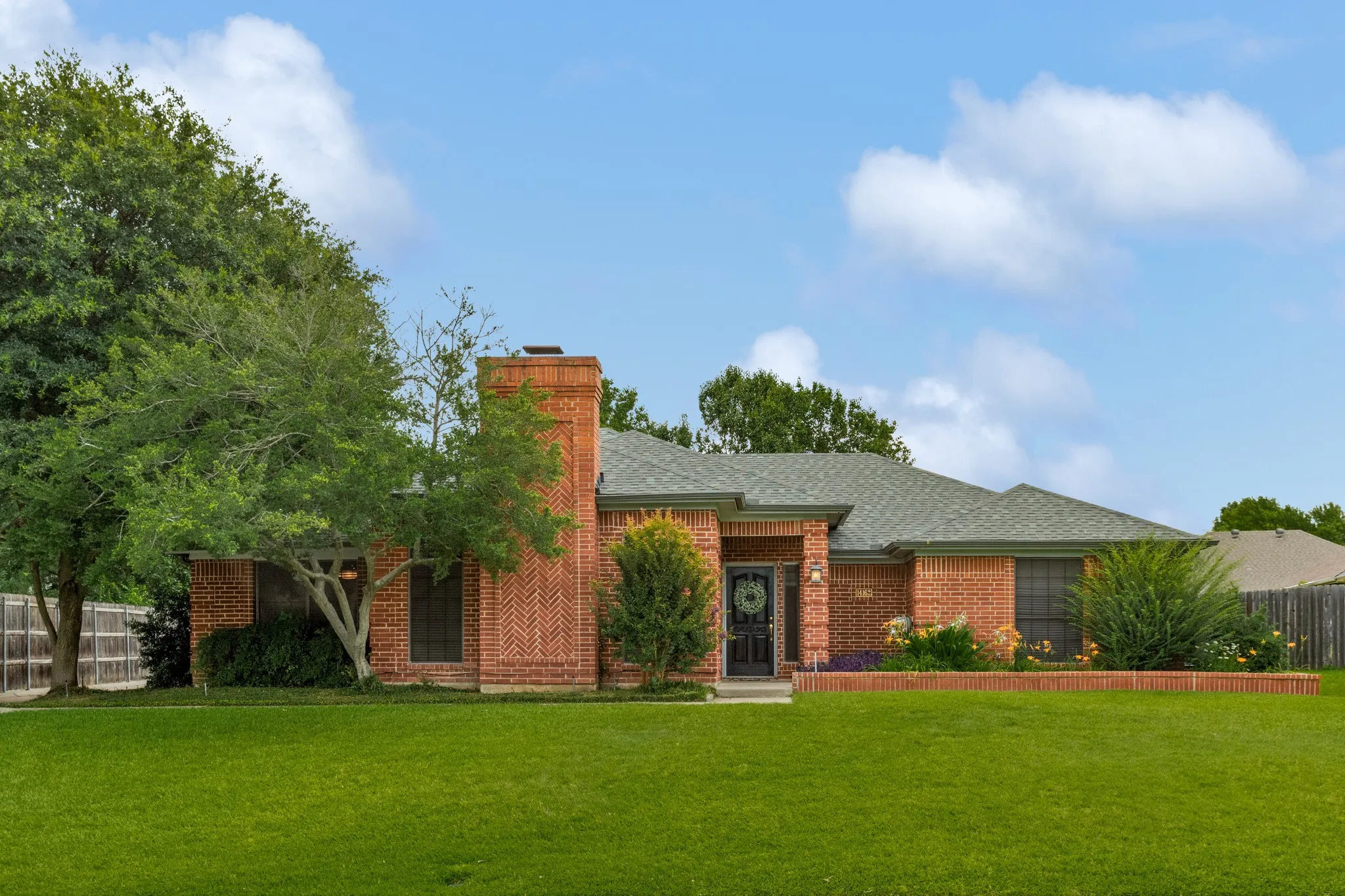 Single Family Residence For Sale in Tarrant County , 1416 Spyglass Drive, Mansfield, Texas 76063, 4 Bedroom, 2 Bathroom, 2 Garage spaces, 2,807 Sqft, built in 1986, mls#21281146, Real Estate Agent in Mansfield, Homes For Sale in Tarrant county, Homes For Sale in Mansfield, Realtor in Mansfield Texas, Real Estate Brokerage Independent Realty Texas, Luminita Cordes Realtor