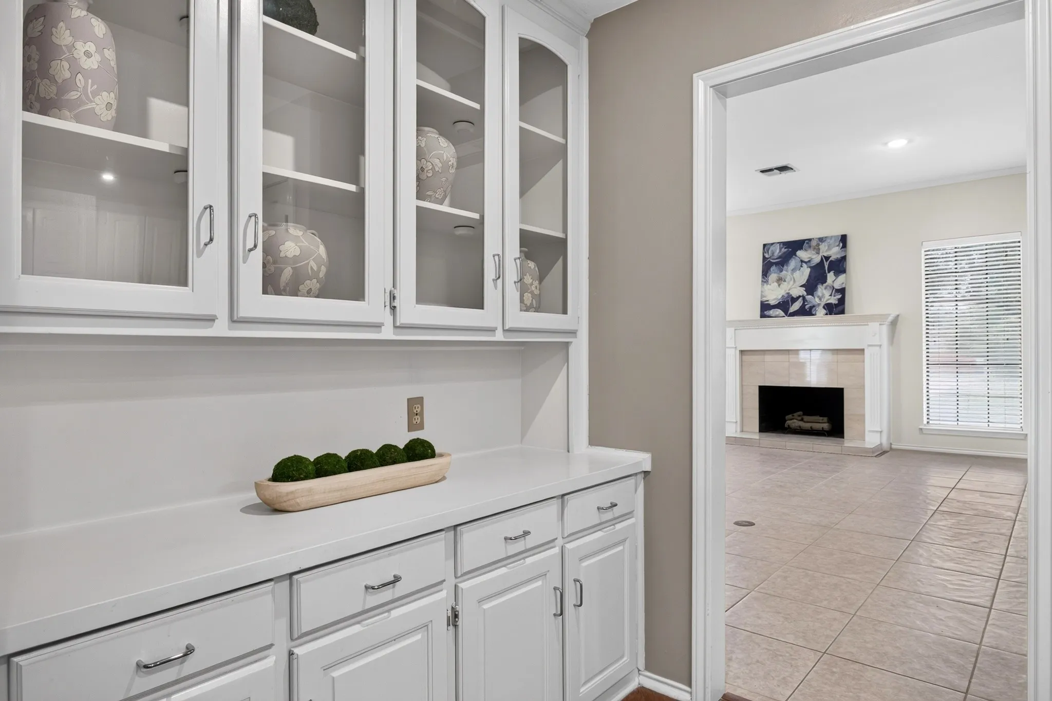 Single Family Residence For Sale in Tarrant County , 1416 Spyglass Drive, Mansfield, Texas 76063, 4 Bedroom, 2 Bathroom, 2 Garage spaces, 2,807 Sqft, built in 1986, mls#21281146, Real Estate Agent in Mansfield, Homes For Sale in Tarrant county, Homes For Sale in Mansfield, Realtor in Mansfield Texas, Real Estate Brokerage Independent Realty Texas, Luminita Cordes Realtor