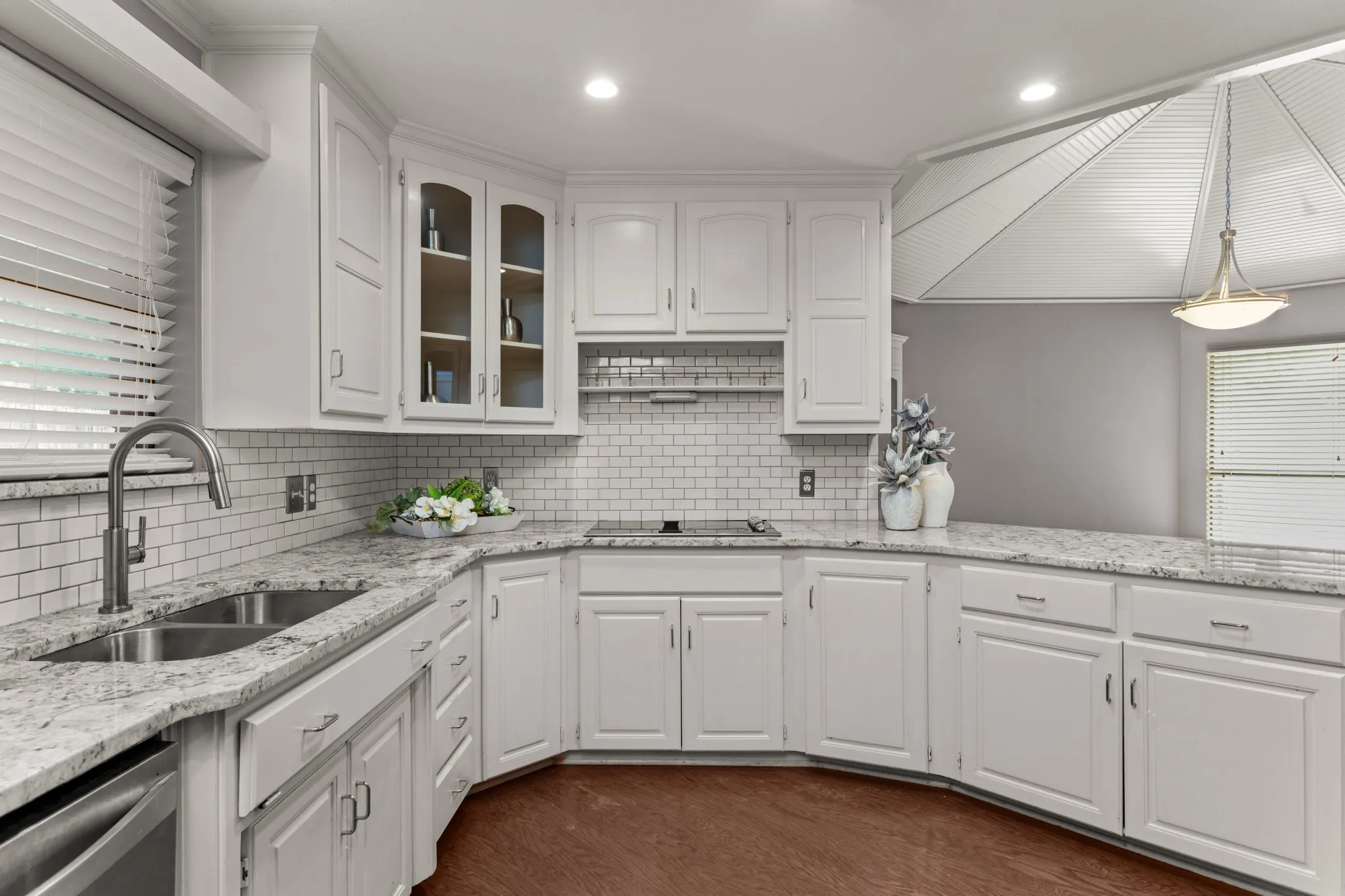 Single Family Residence For Sale in Tarrant County , 1416 Spyglass Drive, Mansfield, Texas 76063, 4 Bedroom, 2 Bathroom, 2 Garage spaces, 2,807 Sqft, built in 1986, mls#21281146, Real Estate Agent in Mansfield, Homes For Sale in Tarrant county, Homes For Sale in Mansfield, Realtor in Mansfield Texas, Real Estate Brokerage Independent Realty Texas, Luminita Cordes Realtor