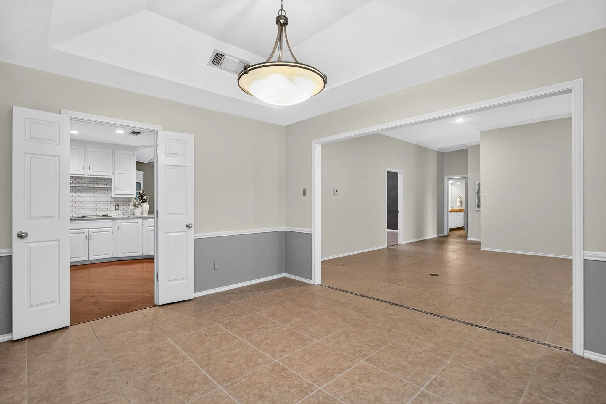 Single Family Residence For Sale in Tarrant County , 1416 Spyglass Drive, Mansfield, Texas 76063, 4 Bedroom, 2 Bathroom, 2 Garage spaces, 2,807 Sqft, built in 1986, mls#21281146, Real Estate Agent in Mansfield, Homes For Sale in Tarrant county, Homes For Sale in Mansfield, Realtor in Mansfield Texas, Real Estate Brokerage Independent Realty Texas, Luminita Cordes Realtor