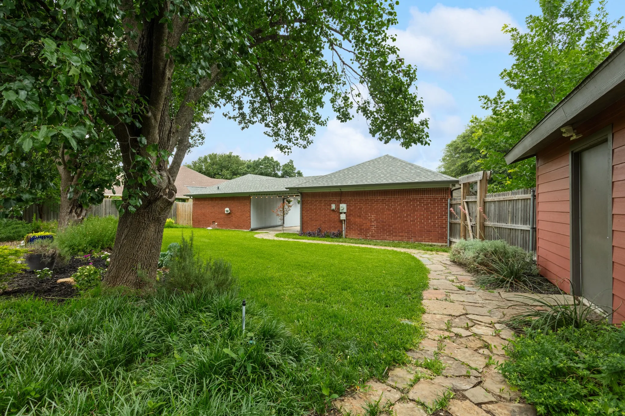 Single Family Residence For Sale in Tarrant County , 1416 Spyglass Drive, Mansfield, Texas 76063, 4 Bedroom, 2 Bathroom, 2 Garage spaces, 2,807 Sqft, built in 1986, mls#21281146, Real Estate Agent in Mansfield, Homes For Sale in Tarrant county, Homes For Sale in Mansfield, Realtor in Mansfield Texas, Real Estate Brokerage Independent Realty Texas, Luminita Cordes Realtor