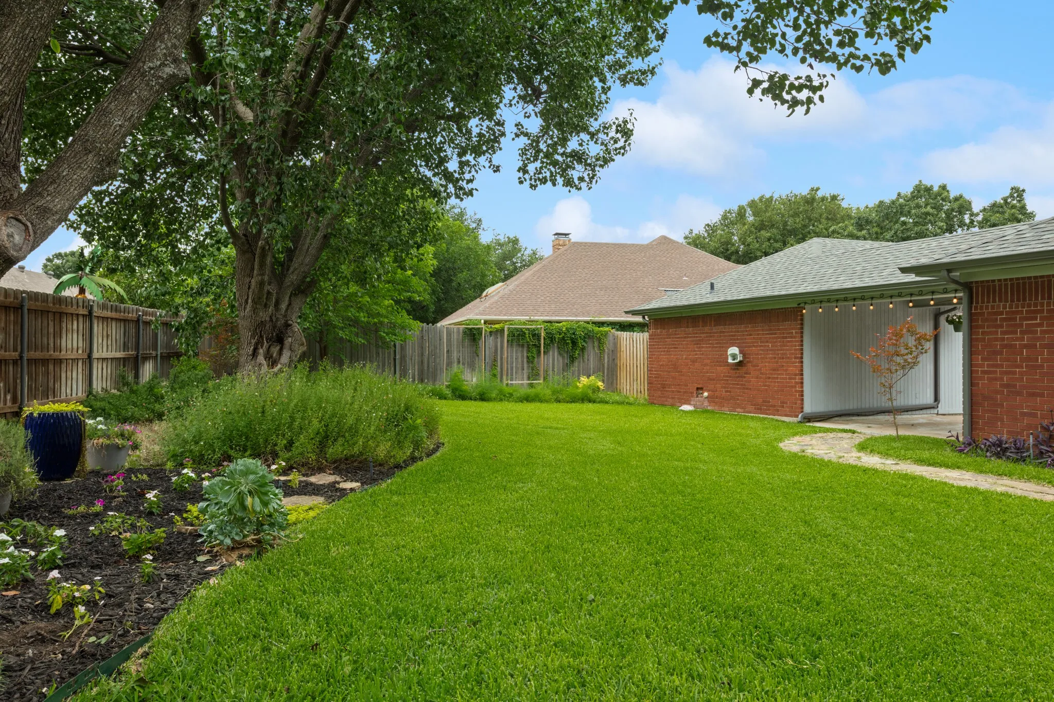Single Family Residence For Sale in Tarrant County , 1416 Spyglass Drive, Mansfield, Texas 76063, 4 Bedroom, 2 Bathroom, 2 Garage spaces, 2,807 Sqft, built in 1986, mls#21281146, Real Estate Agent in Mansfield, Homes For Sale in Tarrant county, Homes For Sale in Mansfield, Realtor in Mansfield Texas, Real Estate Brokerage Independent Realty Texas, Luminita Cordes Realtor