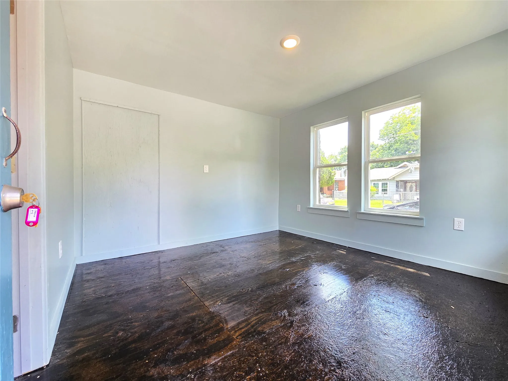 Apartment For Rent in Dallas County , 2903 Jerome Street 4, Dallas, Texas 75223, 1 Bedroom, 1 Bathroom, Garage spaces, 135 Sqft, built in 1931, mls#21305686, Real Estate Agent in Dallas, Homes For Rent in Dallas county, Homes For Rent in Dallas, Realtor in Dallas Texas, Real Estate Brokerage Independent Realty Texas, Luminita Cordes Realtor