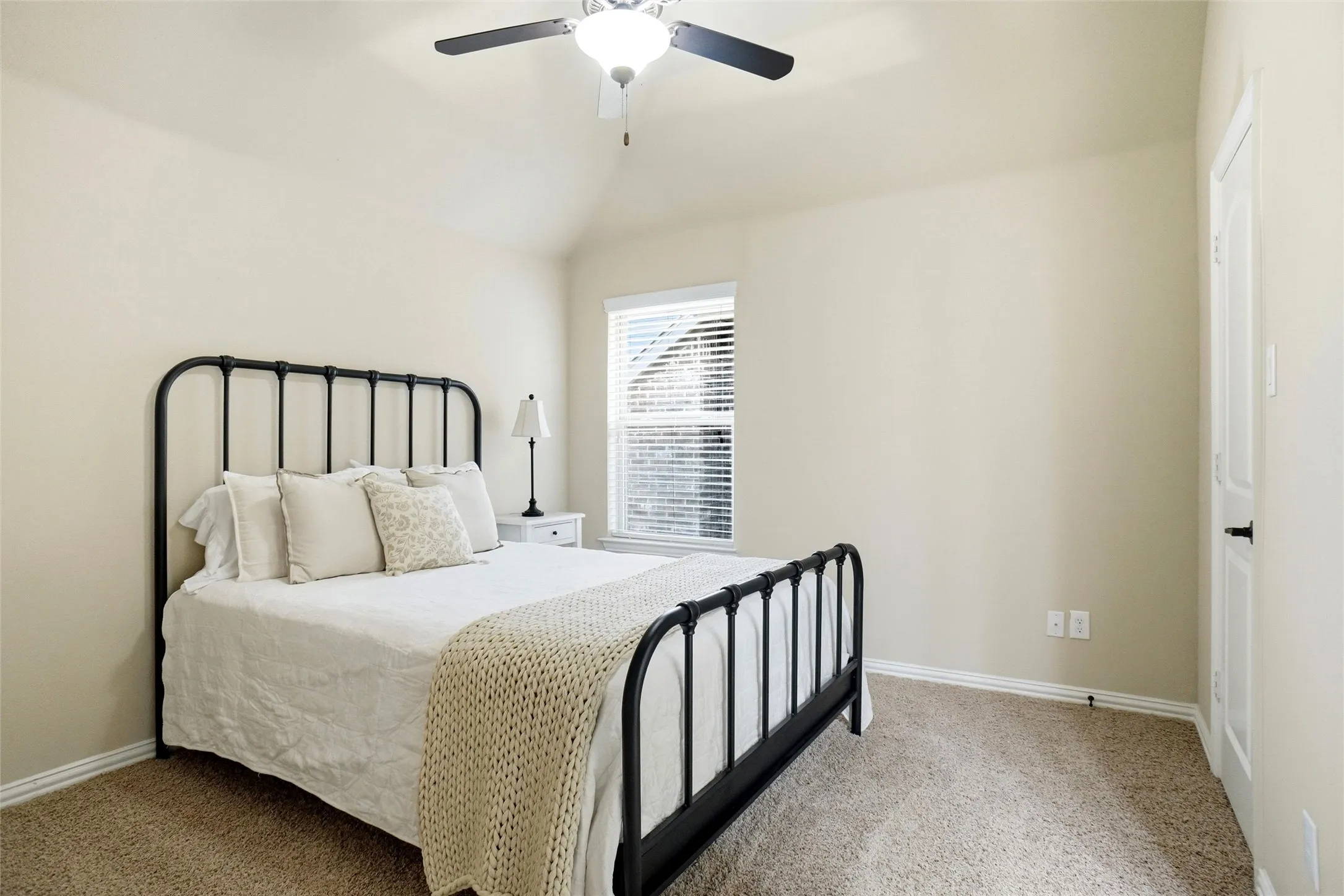 Single Family Residence For Sale in Denton County , 2832 Earl Drive, Trophy Club, Texas 76262, 4 Bedroom, 4 Bathroom, 2 Garage spaces, 2,900 Sqft, built in 2012, mls#21298496, Real Estate Agent in Trophy Club, Homes For Sale in Denton county, Homes For Sale in Trophy Club, Realtor in Trophy Club Texas, Real Estate Brokerage Independent Realty Texas, Luminita Cordes Realtor