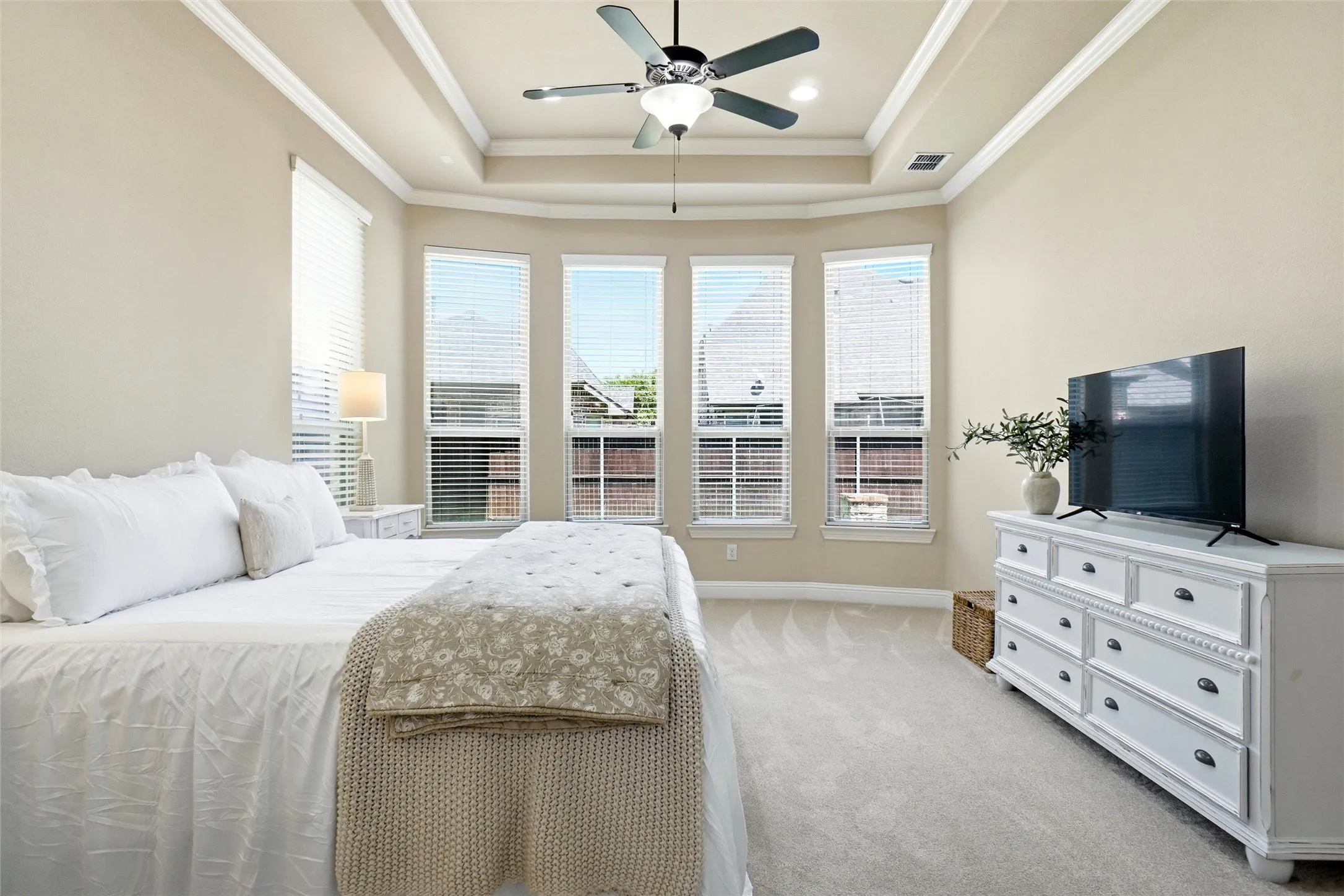 Single Family Residence For Sale in Denton County , 2832 Earl Drive, Trophy Club, Texas 76262, 4 Bedroom, 4 Bathroom, 2 Garage spaces, 2,900 Sqft, built in 2012, mls#21298496, Real Estate Agent in Trophy Club, Homes For Sale in Denton county, Homes For Sale in Trophy Club, Realtor in Trophy Club Texas, Real Estate Brokerage Independent Realty Texas, Luminita Cordes Realtor
