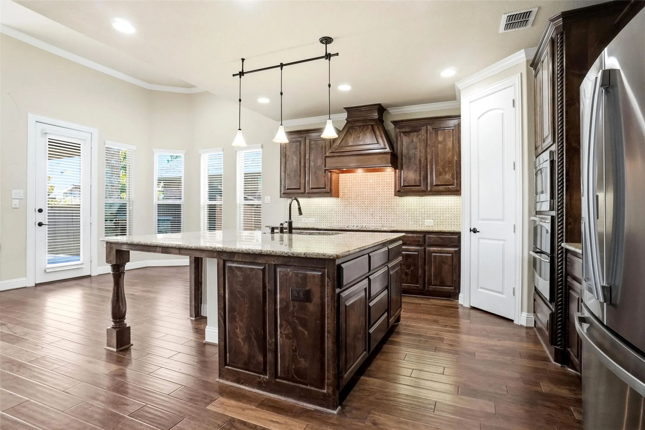 Single Family Residence For Sale in Denton County , 2832 Earl Drive, Trophy Club, Texas 76262, 4 Bedroom, 4 Bathroom, 2 Garage spaces, 2,900 Sqft, built in 2012, mls#21298496, Real Estate Agent in Trophy Club, Homes For Sale in Denton county, Homes For Sale in Trophy Club, Realtor in Trophy Club Texas, Real Estate Brokerage Independent Realty Texas, Luminita Cordes Realtor