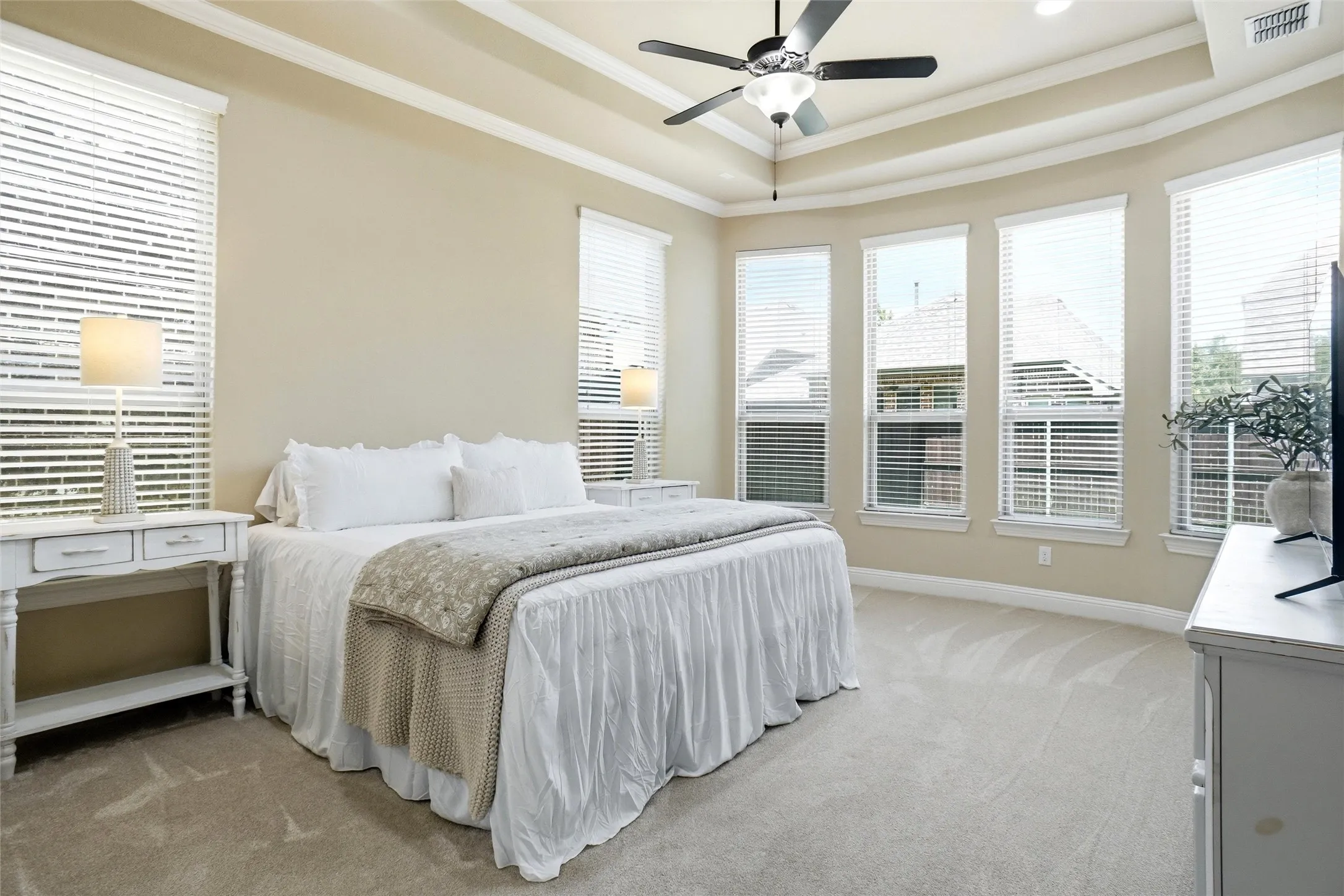 Single Family Residence For Sale in Denton County , 2832 Earl Drive, Trophy Club, Texas 76262, 4 Bedroom, 4 Bathroom, 2 Garage spaces, 2,900 Sqft, built in 2012, mls#21298496, Real Estate Agent in Trophy Club, Homes For Sale in Denton county, Homes For Sale in Trophy Club, Realtor in Trophy Club Texas, Real Estate Brokerage Independent Realty Texas, Luminita Cordes Realtor
