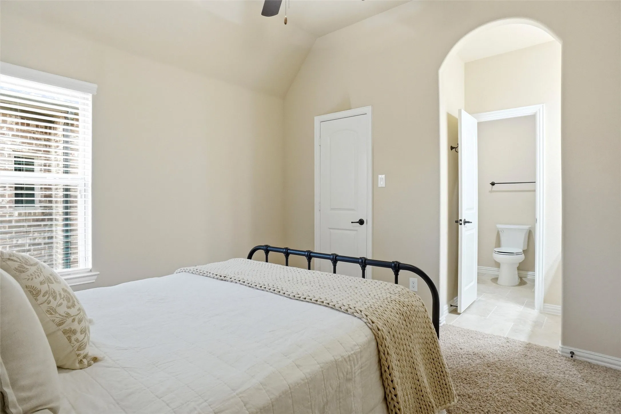 Single Family Residence For Sale in Denton County , 2832 Earl Drive, Trophy Club, Texas 76262, 4 Bedroom, 4 Bathroom, 2 Garage spaces, 2,900 Sqft, built in 2012, mls#21298496, Real Estate Agent in Trophy Club, Homes For Sale in Denton county, Homes For Sale in Trophy Club, Realtor in Trophy Club Texas, Real Estate Brokerage Independent Realty Texas, Luminita Cordes Realtor