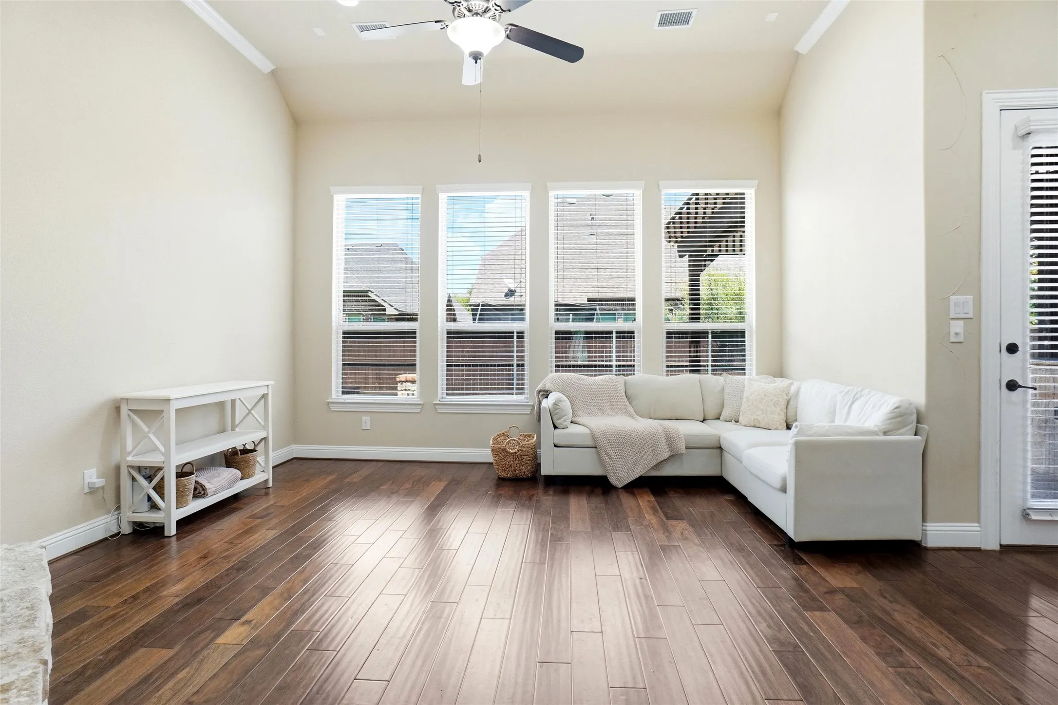 Single Family Residence For Sale in Denton County , 2832 Earl Drive, Trophy Club, Texas 76262, 4 Bedroom, 4 Bathroom, 2 Garage spaces, 2,900 Sqft, built in 2012, mls#21298496, Real Estate Agent in Trophy Club, Homes For Sale in Denton county, Homes For Sale in Trophy Club, Realtor in Trophy Club Texas, Real Estate Brokerage Independent Realty Texas, Luminita Cordes Realtor