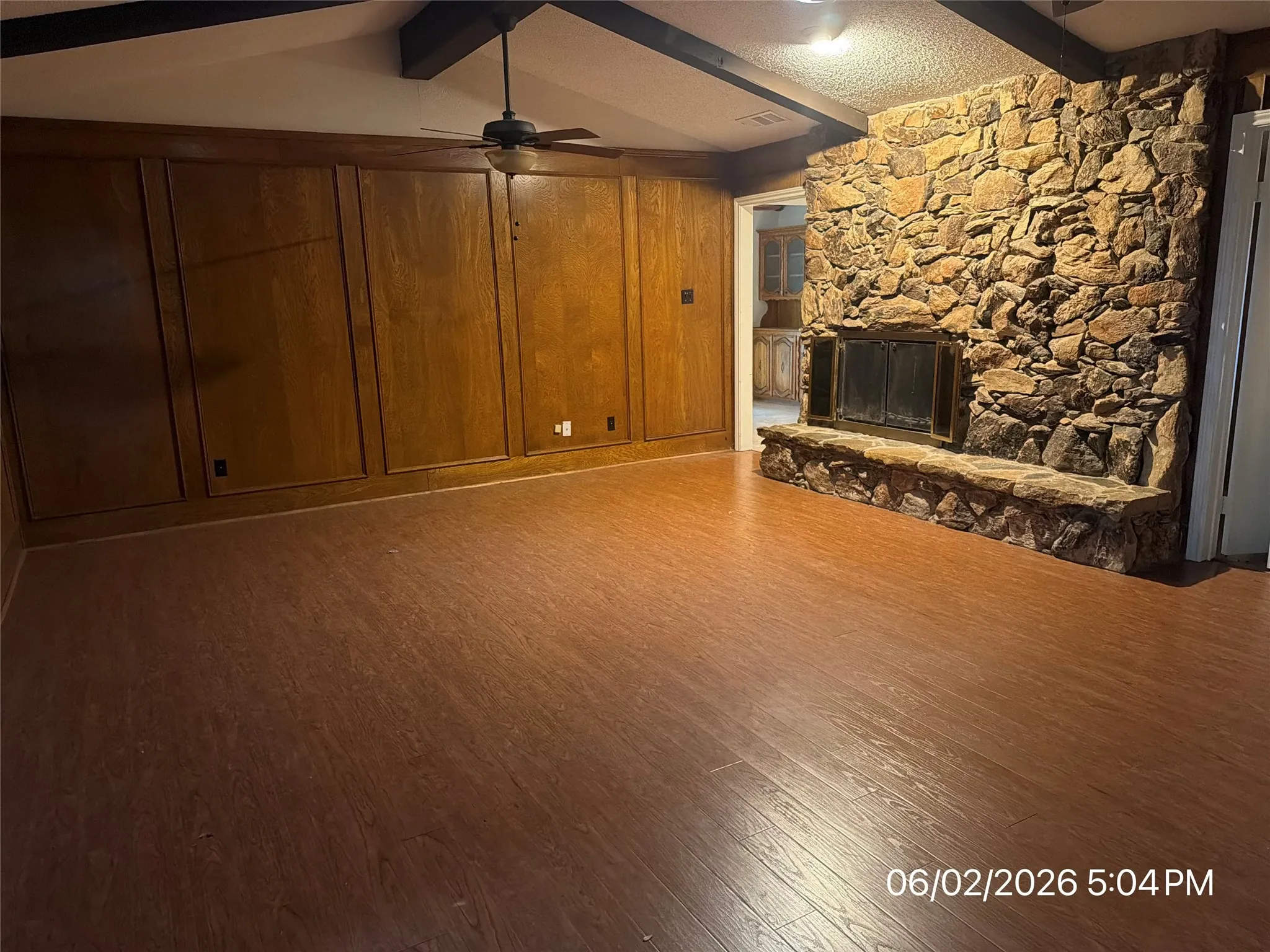 Single Family Residence For Sale in Ellis County , 103 Red Bud Court, Oak Leaf, Texas 75154, 3 Bedroom, 3 Bathroom, 2 Garage spaces, 2,428 Sqft, built in 1975, mls#21305690, Real Estate Agent in Oak Leaf, Homes For Sale in Ellis county, Homes For Sale in Oak Leaf, Realtor in Oak Leaf Texas, Real Estate Brokerage Independent Realty Texas, Luminita Cordes Realtor