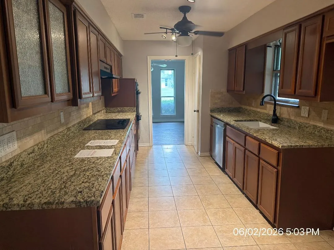 Single Family Residence For Sale in Ellis County , 103 Red Bud Court, Oak Leaf, Texas 75154, 3 Bedroom, 3 Bathroom, 2 Garage spaces, 2,428 Sqft, built in 1975, mls#21305690, Real Estate Agent in Oak Leaf, Homes For Sale in Ellis county, Homes For Sale in Oak Leaf, Realtor in Oak Leaf Texas, Real Estate Brokerage Independent Realty Texas, Luminita Cordes Realtor