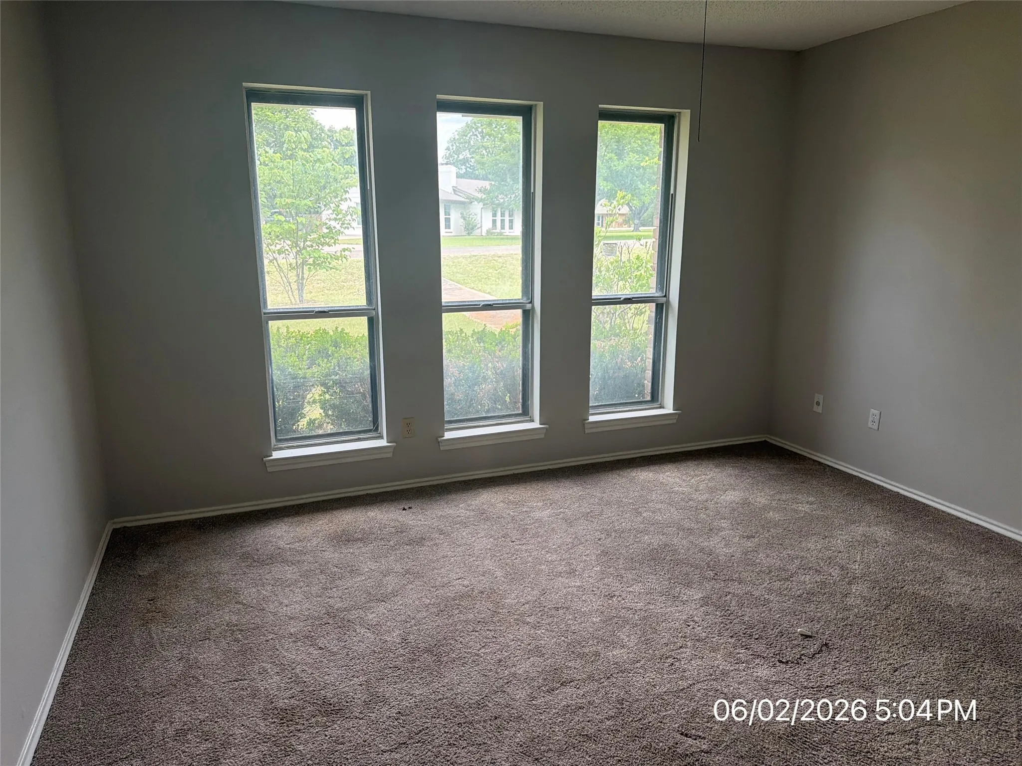 Single Family Residence For Sale in Ellis County , 103 Red Bud Court, Oak Leaf, Texas 75154, 3 Bedroom, 3 Bathroom, 2 Garage spaces, 2,428 Sqft, built in 1975, mls#21305690, Real Estate Agent in Oak Leaf, Homes For Sale in Ellis county, Homes For Sale in Oak Leaf, Realtor in Oak Leaf Texas, Real Estate Brokerage Independent Realty Texas, Luminita Cordes Realtor