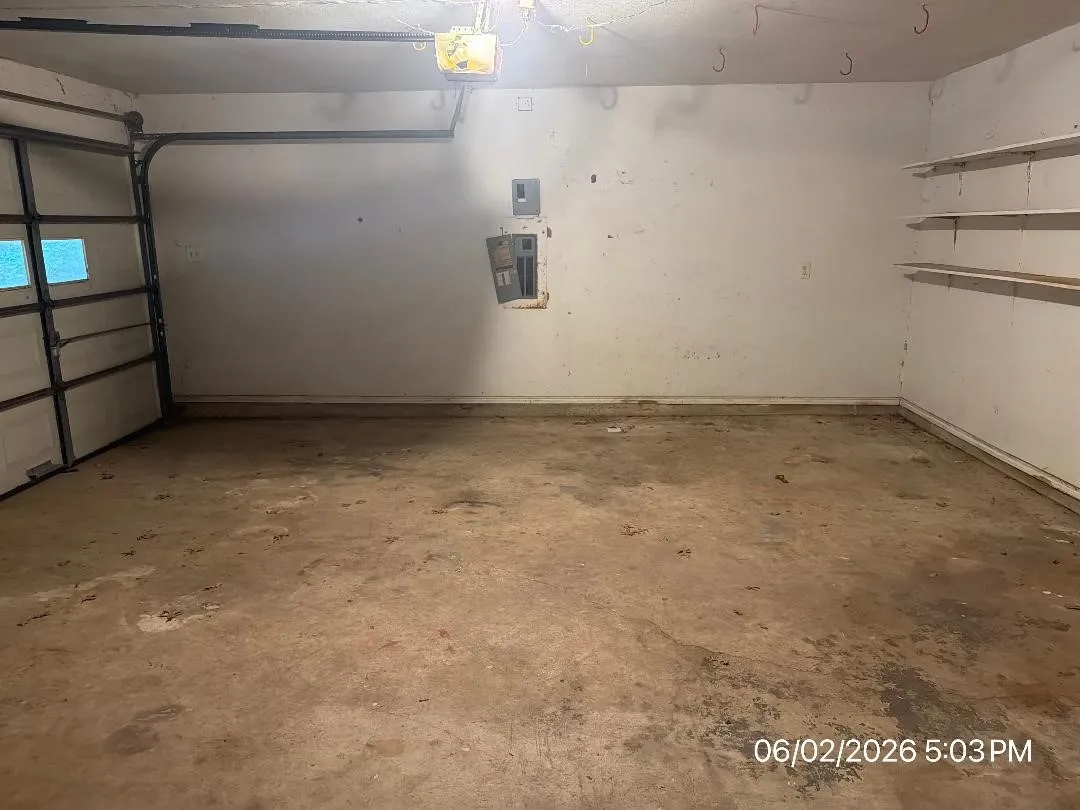 Single Family Residence For Sale in Ellis County , 103 Red Bud Court, Oak Leaf, Texas 75154, 3 Bedroom, 3 Bathroom, 2 Garage spaces, 2,428 Sqft, built in 1975, mls#21305690, Real Estate Agent in Oak Leaf, Homes For Sale in Ellis county, Homes For Sale in Oak Leaf, Realtor in Oak Leaf Texas, Real Estate Brokerage Independent Realty Texas, Luminita Cordes Realtor