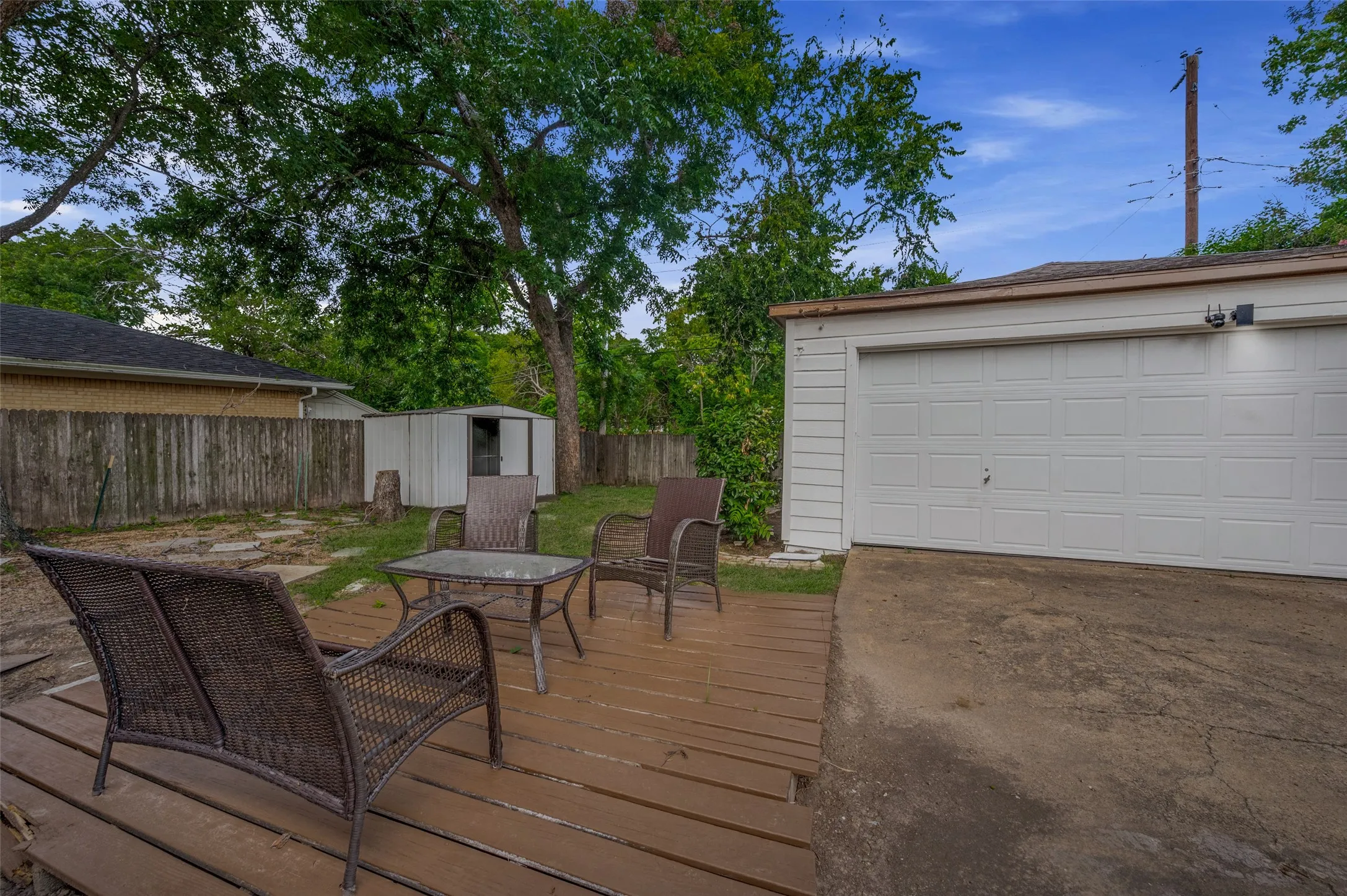 Single Family Residence For Sale in Dallas County , 10509 Channel Drive, Dallas, Texas 75229, 3 Bedroom, 2 Bathroom, 2 Garage spaces, 1,797 Sqft, built in 1958, mls#21305692, Real Estate Agent in Dallas, Homes For Sale in Dallas county, Homes For Sale in Dallas, Realtor in Dallas Texas, Real Estate Brokerage Independent Realty Texas, Luminita Cordes Realtor