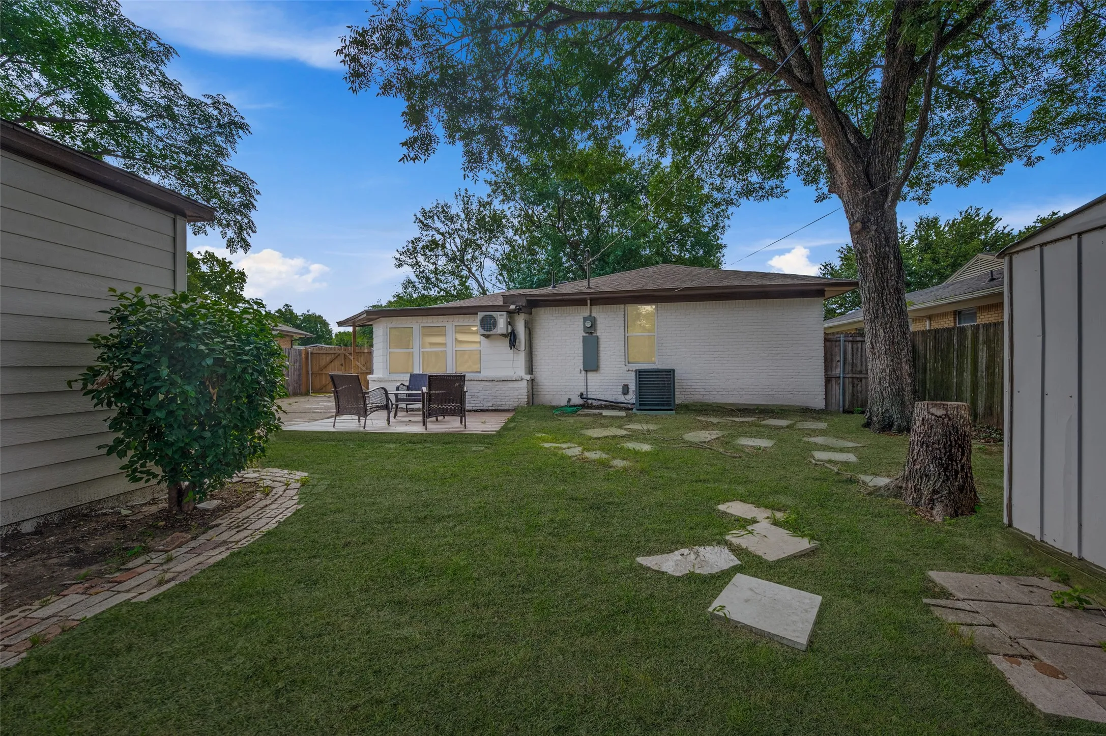 Single Family Residence For Sale in Dallas County , 10509 Channel Drive, Dallas, Texas 75229, 3 Bedroom, 2 Bathroom, 2 Garage spaces, 1,797 Sqft, built in 1958, mls#21305692, Real Estate Agent in Dallas, Homes For Sale in Dallas county, Homes For Sale in Dallas, Realtor in Dallas Texas, Real Estate Brokerage Independent Realty Texas, Luminita Cordes Realtor