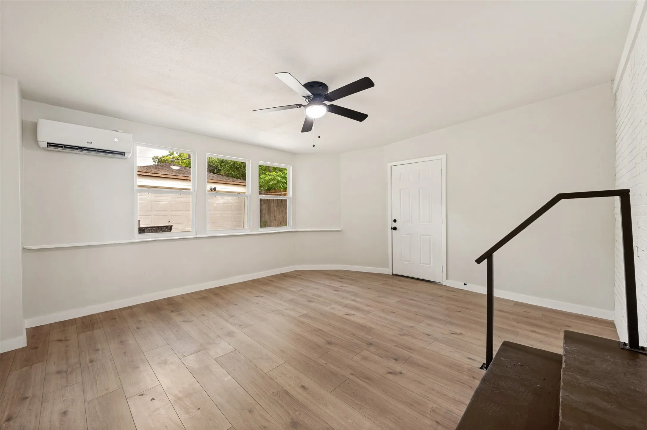 Single Family Residence For Sale in Dallas County , 10509 Channel Drive, Dallas, Texas 75229, 3 Bedroom, 2 Bathroom, 2 Garage spaces, 1,797 Sqft, built in 1958, mls#21305692, Real Estate Agent in Dallas, Homes For Sale in Dallas county, Homes For Sale in Dallas, Realtor in Dallas Texas, Real Estate Brokerage Independent Realty Texas, Luminita Cordes Realtor