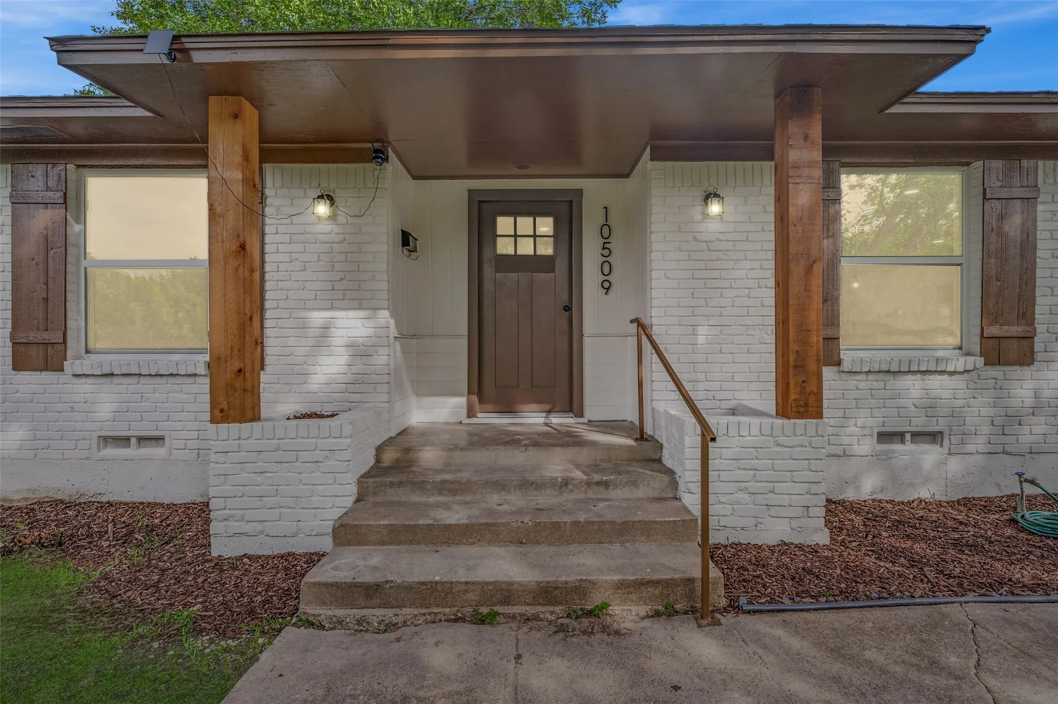Single Family Residence For Sale in Dallas County , 10509 Channel Drive, Dallas, Texas 75229, 3 Bedroom, 2 Bathroom, 2 Garage spaces, 1,797 Sqft, built in 1958, mls#21305692, Real Estate Agent in Dallas, Homes For Sale in Dallas county, Homes For Sale in Dallas, Realtor in Dallas Texas, Real Estate Brokerage Independent Realty Texas, Luminita Cordes Realtor