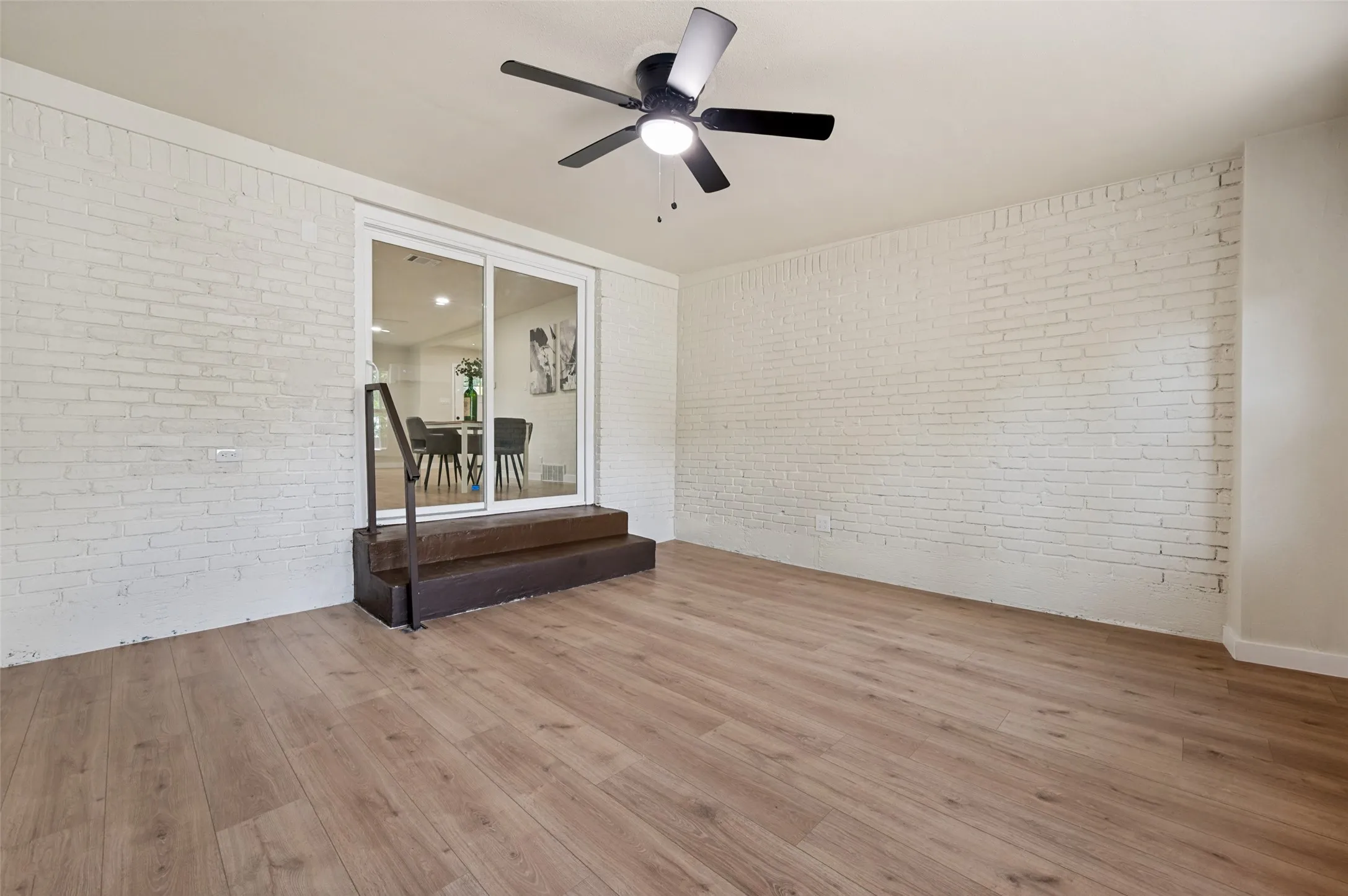 Single Family Residence For Sale in Dallas County , 10509 Channel Drive, Dallas, Texas 75229, 3 Bedroom, 2 Bathroom, 2 Garage spaces, 1,797 Sqft, built in 1958, mls#21305692, Real Estate Agent in Dallas, Homes For Sale in Dallas county, Homes For Sale in Dallas, Realtor in Dallas Texas, Real Estate Brokerage Independent Realty Texas, Luminita Cordes Realtor