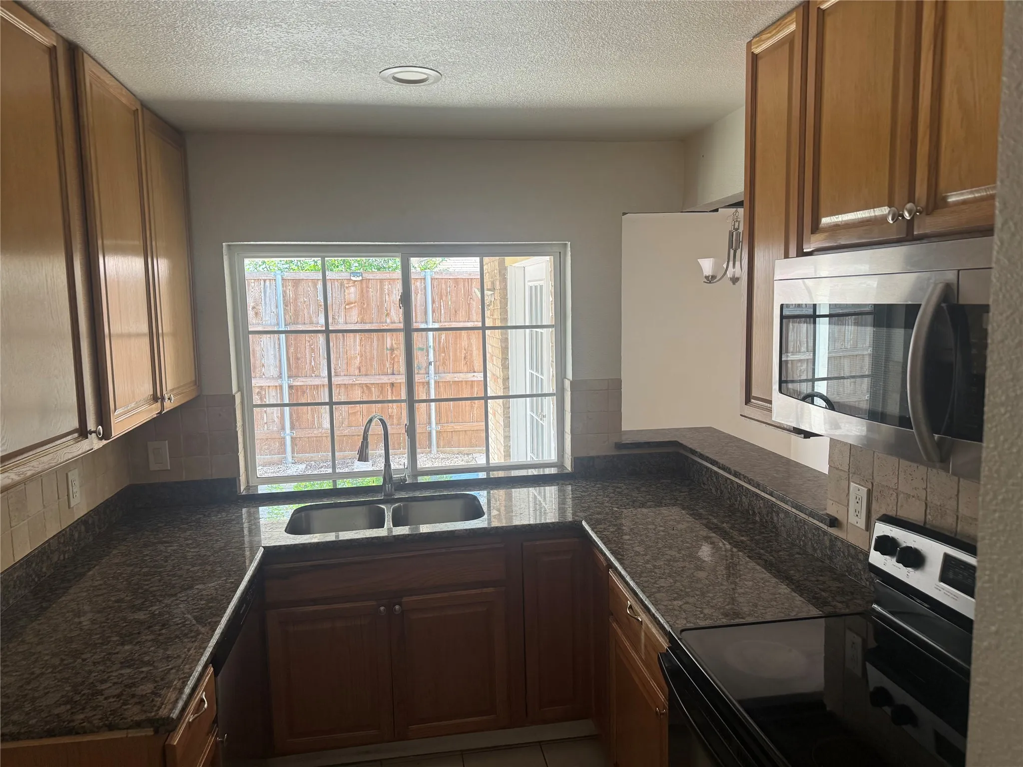 Townhouse For Rent in Dallas County , 2656 Via La Paloma, Carrollton, Texas 75006, 4 Bedroom, 3 Bathroom, Garage spaces, 1,642 Sqft, built in 1976, mls#21305695, Real Estate Agent in Carrollton, Homes For Rent in Dallas county, Homes For Rent in Carrollton, Realtor in Carrollton Texas, Real Estate Brokerage Independent Realty Texas, Luminita Cordes Realtor