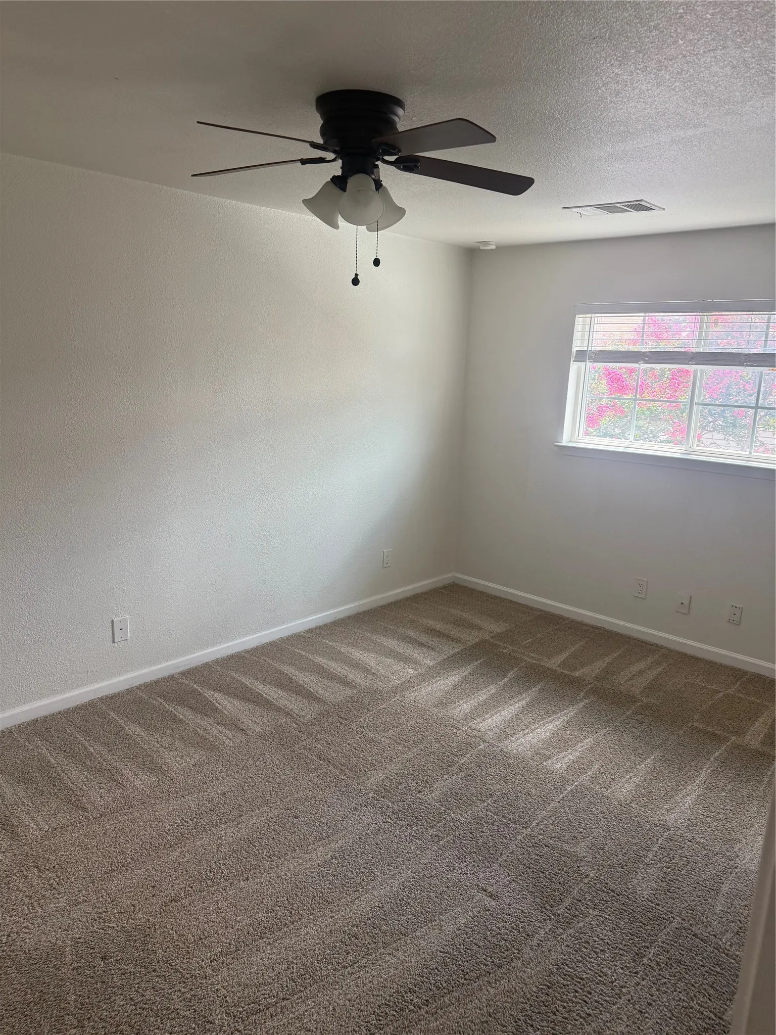Townhouse For Rent in Dallas County , 2656 Via La Paloma, Carrollton, Texas 75006, 4 Bedroom, 3 Bathroom, Garage spaces, 1,642 Sqft, built in 1976, mls#21305695, Real Estate Agent in Carrollton, Homes For Rent in Dallas county, Homes For Rent in Carrollton, Realtor in Carrollton Texas, Real Estate Brokerage Independent Realty Texas, Luminita Cordes Realtor
