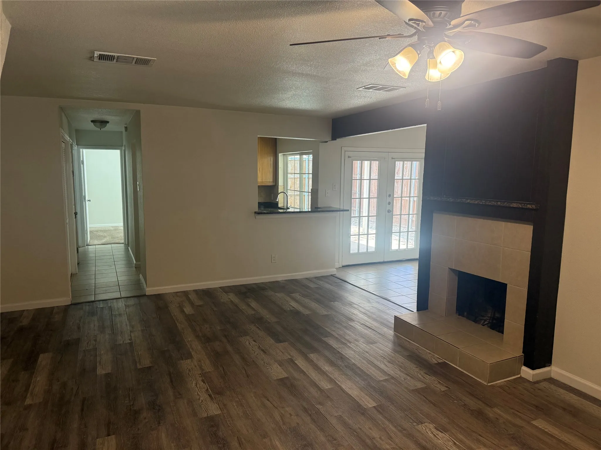 Townhouse For Rent in Dallas County , 2656 Via La Paloma, Carrollton, Texas 75006, 4 Bedroom, 3 Bathroom, Garage spaces, 1,642 Sqft, built in 1976, mls#21305695, Real Estate Agent in Carrollton, Homes For Rent in Dallas county, Homes For Rent in Carrollton, Realtor in Carrollton Texas, Real Estate Brokerage Independent Realty Texas, Luminita Cordes Realtor
