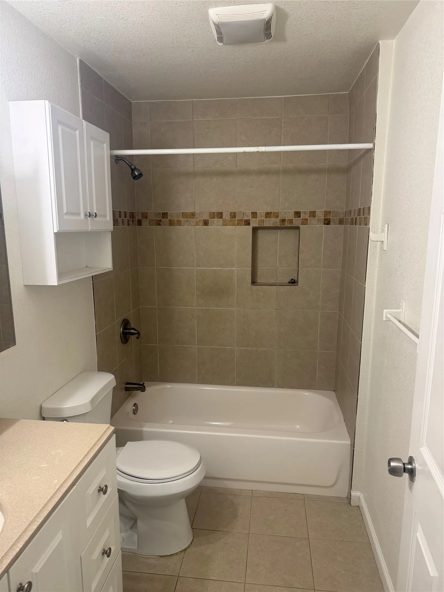 Townhouse For Rent in Dallas County , 2656 Via La Paloma, Carrollton, Texas 75006, 4 Bedroom, 3 Bathroom, Garage spaces, 1,642 Sqft, built in 1976, mls#21305695, Real Estate Agent in Carrollton, Homes For Rent in Dallas county, Homes For Rent in Carrollton, Realtor in Carrollton Texas, Real Estate Brokerage Independent Realty Texas, Luminita Cordes Realtor