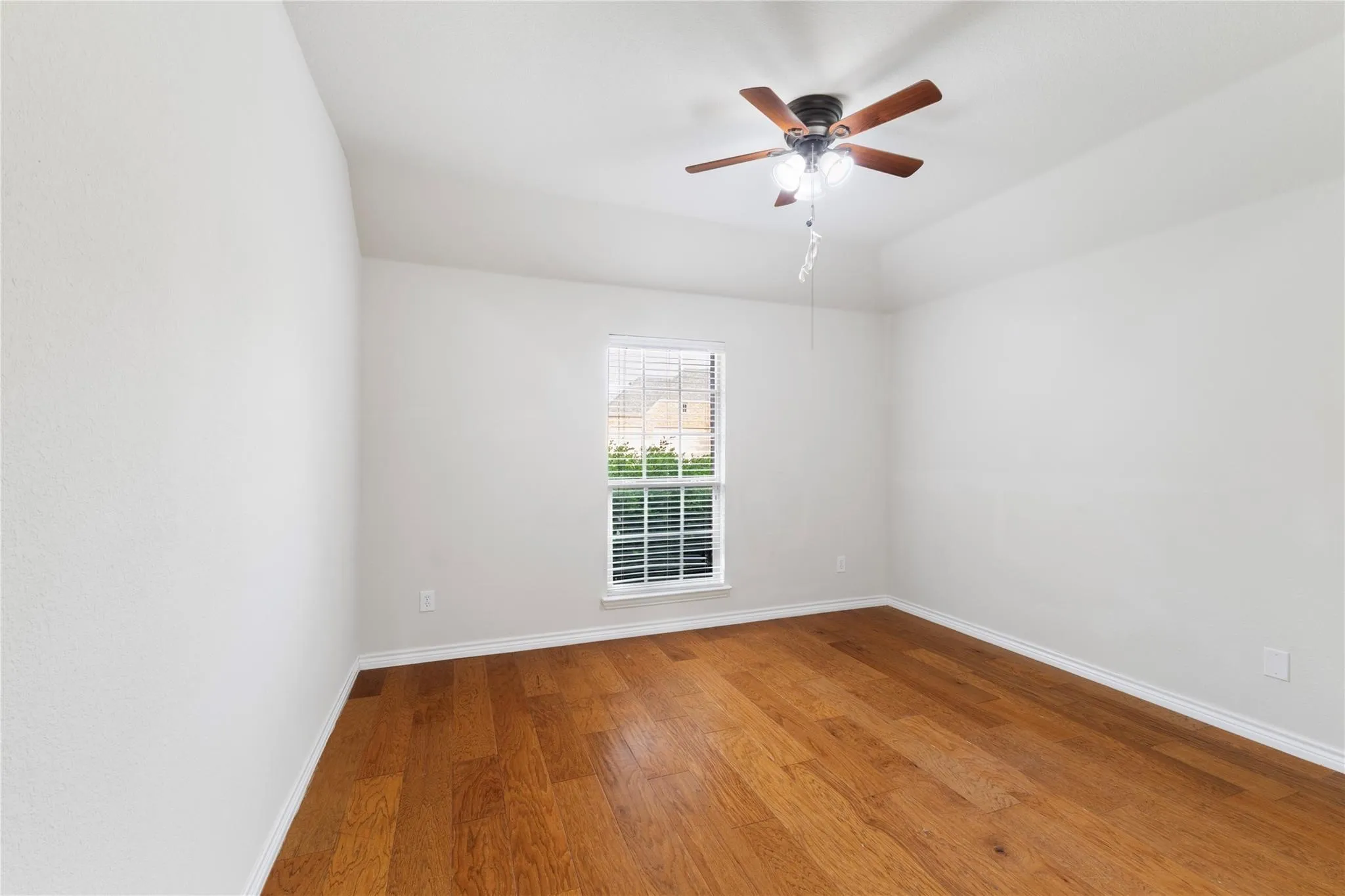 Single Family Residence For Rent in Dallas County , 4013 Dalton Drive, Rowlett, Texas 75089, 4 Bedroom, 4 Bathroom, 2 Garage spaces, 2,954 Sqft, built in 2012, mls#21305700, Real Estate Agent in Rowlett, Homes For Rent in Dallas county, Homes For Rent in Rowlett, Realtor in Rowlett Texas, Real Estate Brokerage Independent Realty Texas, Luminita Cordes Realtor