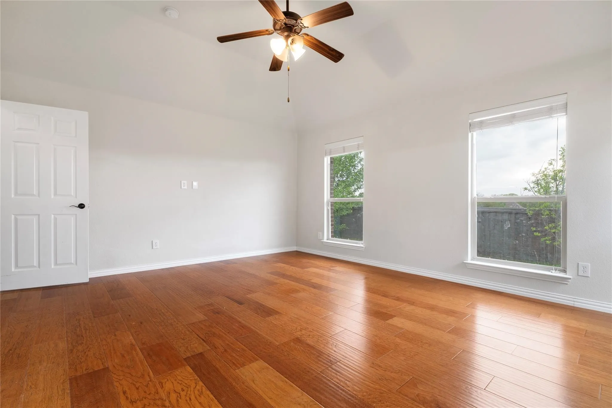 Single Family Residence For Rent in Dallas County , 4013 Dalton Drive, Rowlett, Texas 75089, 4 Bedroom, 4 Bathroom, 2 Garage spaces, 2,954 Sqft, built in 2012, mls#21305700, Real Estate Agent in Rowlett, Homes For Rent in Dallas county, Homes For Rent in Rowlett, Realtor in Rowlett Texas, Real Estate Brokerage Independent Realty Texas, Luminita Cordes Realtor