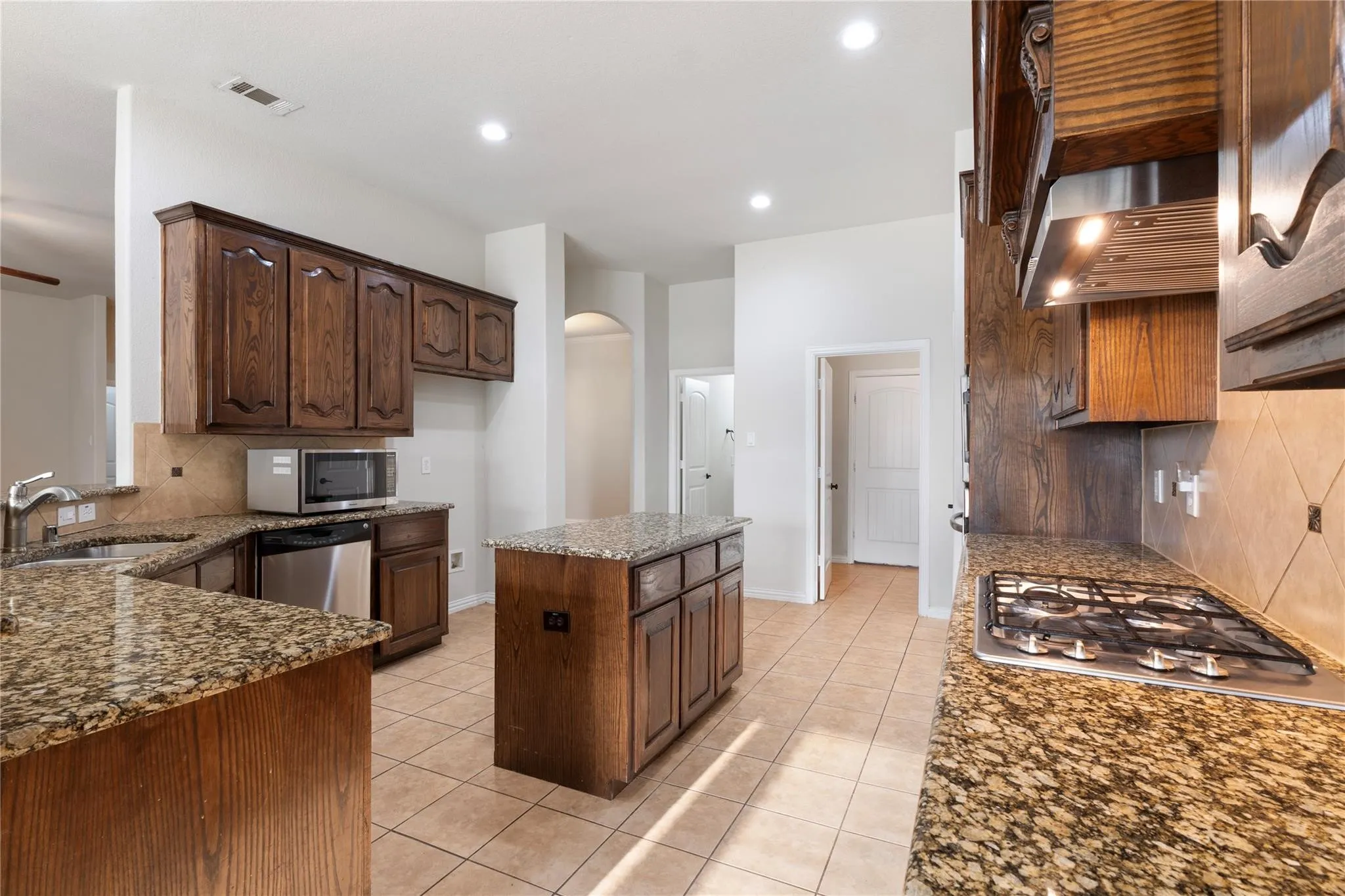 Single Family Residence For Rent in Dallas County , 4013 Dalton Drive, Rowlett, Texas 75089, 4 Bedroom, 4 Bathroom, 2 Garage spaces, 2,954 Sqft, built in 2012, mls#21305700, Real Estate Agent in Rowlett, Homes For Rent in Dallas county, Homes For Rent in Rowlett, Realtor in Rowlett Texas, Real Estate Brokerage Independent Realty Texas, Luminita Cordes Realtor