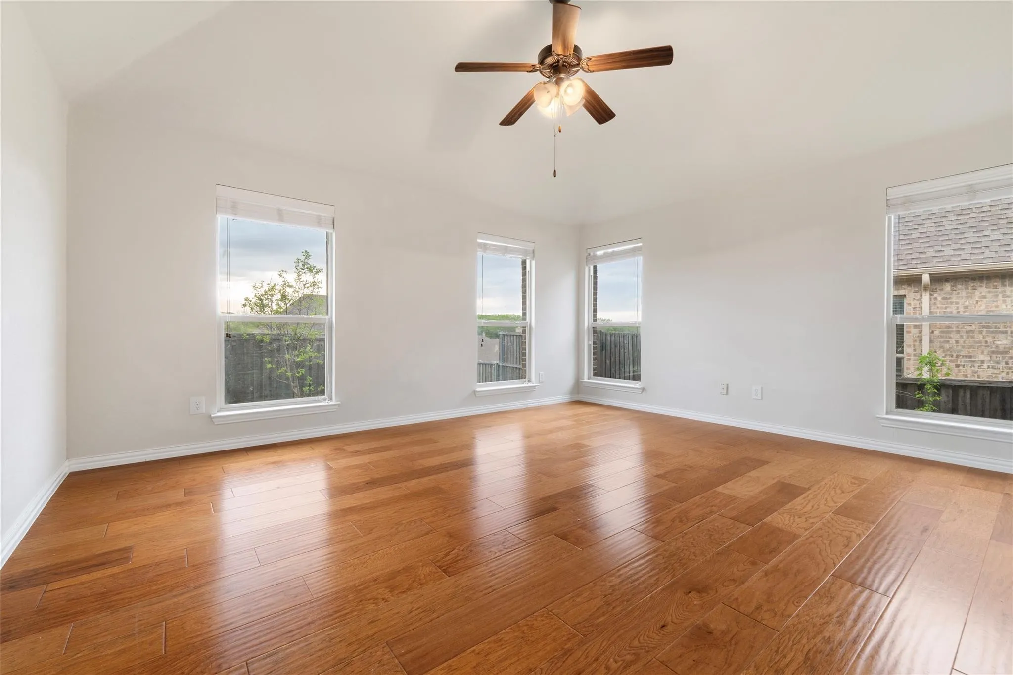 Single Family Residence For Rent in Dallas County , 4013 Dalton Drive, Rowlett, Texas 75089, 4 Bedroom, 4 Bathroom, 2 Garage spaces, 2,954 Sqft, built in 2012, mls#21305700, Real Estate Agent in Rowlett, Homes For Rent in Dallas county, Homes For Rent in Rowlett, Realtor in Rowlett Texas, Real Estate Brokerage Independent Realty Texas, Luminita Cordes Realtor