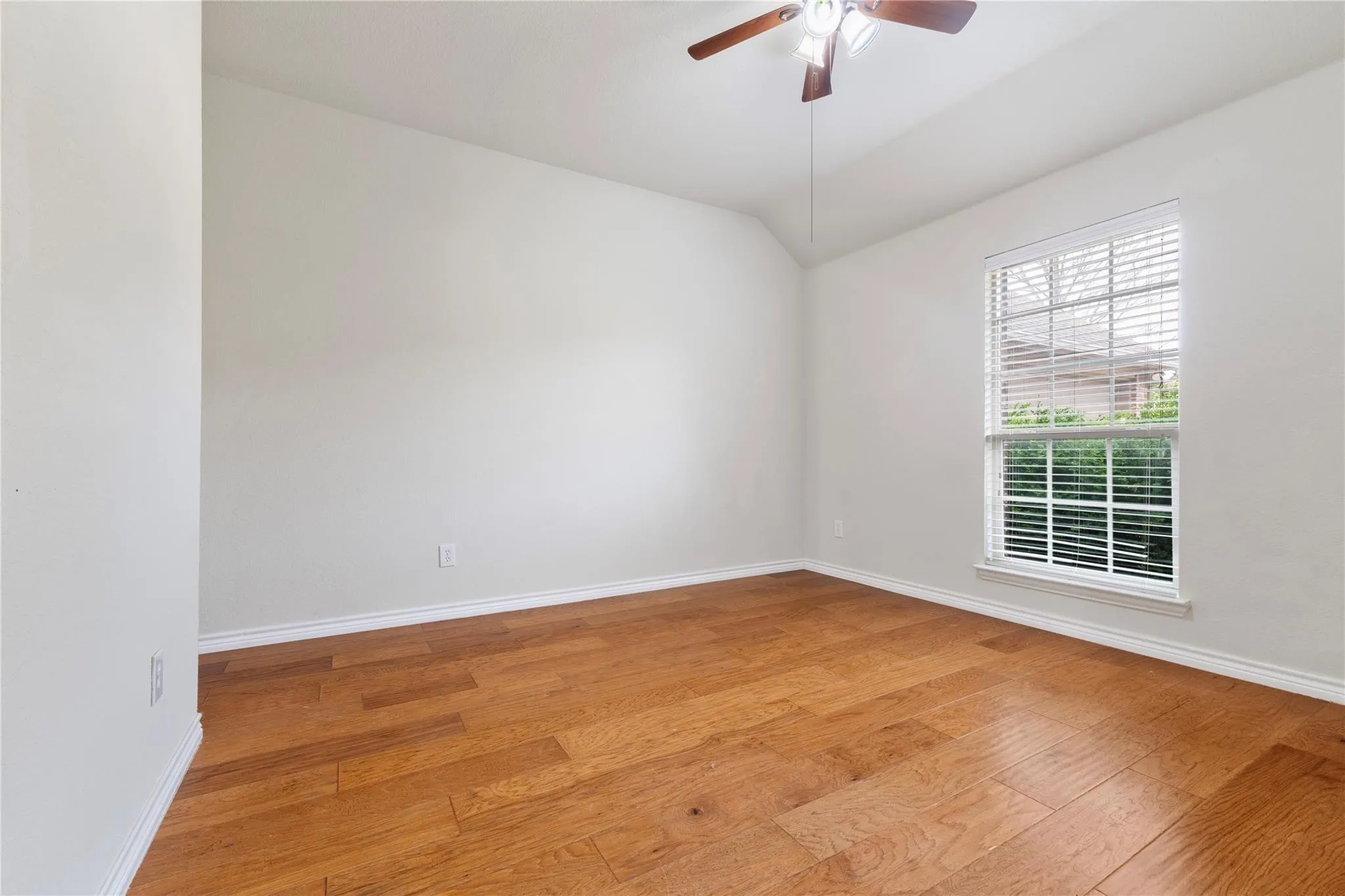 Single Family Residence For Rent in Dallas County , 4013 Dalton Drive, Rowlett, Texas 75089, 4 Bedroom, 4 Bathroom, 2 Garage spaces, 2,954 Sqft, built in 2012, mls#21305700, Real Estate Agent in Rowlett, Homes For Rent in Dallas county, Homes For Rent in Rowlett, Realtor in Rowlett Texas, Real Estate Brokerage Independent Realty Texas, Luminita Cordes Realtor