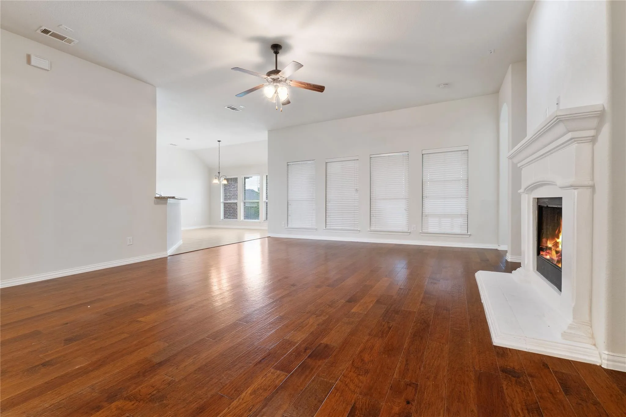Single Family Residence For Rent in Dallas County , 4013 Dalton Drive, Rowlett, Texas 75089, 4 Bedroom, 4 Bathroom, 2 Garage spaces, 2,954 Sqft, built in 2012, mls#21305700, Real Estate Agent in Rowlett, Homes For Rent in Dallas county, Homes For Rent in Rowlett, Realtor in Rowlett Texas, Real Estate Brokerage Independent Realty Texas, Luminita Cordes Realtor