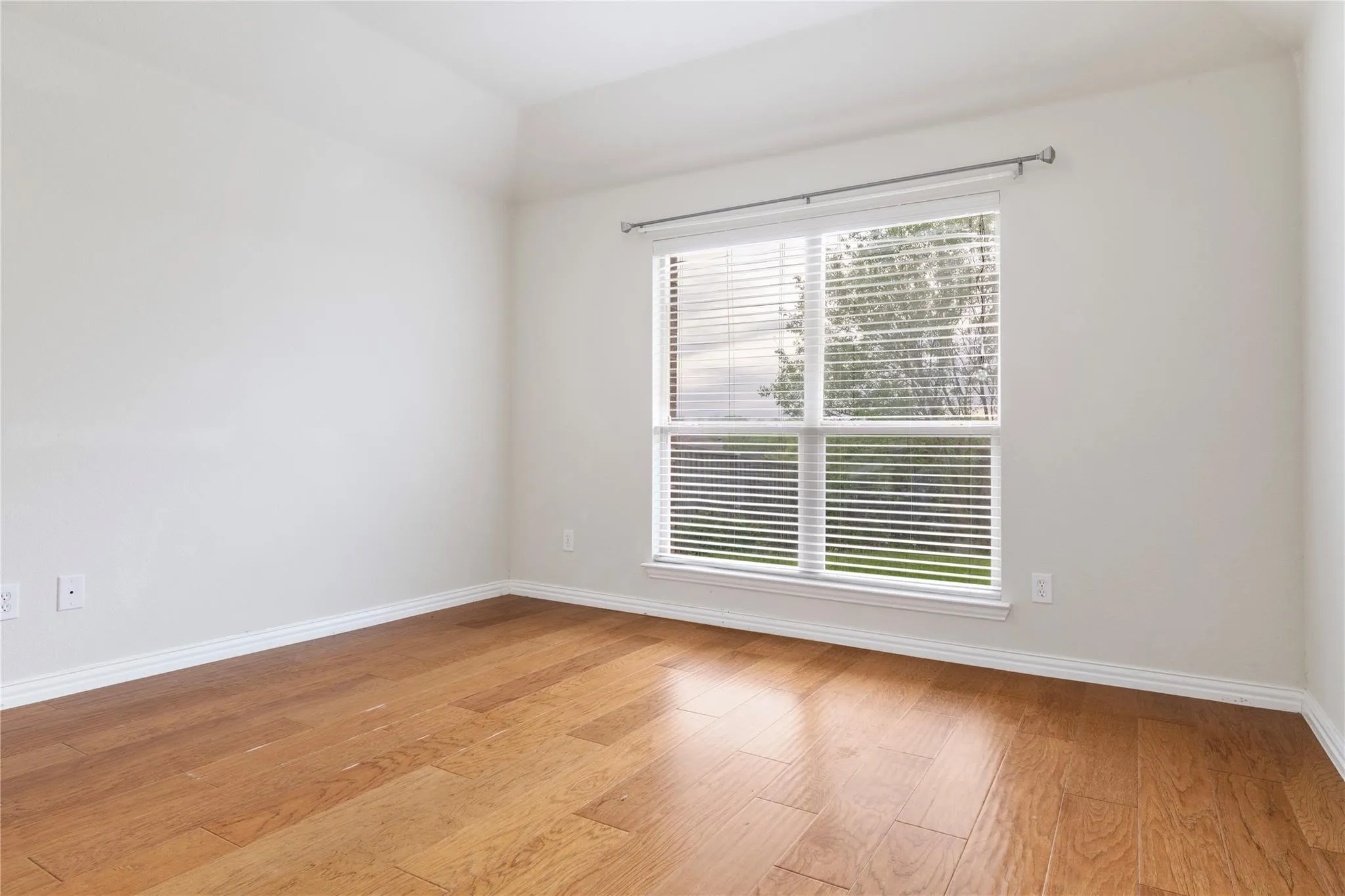 Single Family Residence For Rent in Dallas County , 4013 Dalton Drive, Rowlett, Texas 75089, 4 Bedroom, 4 Bathroom, 2 Garage spaces, 2,954 Sqft, built in 2012, mls#21305700, Real Estate Agent in Rowlett, Homes For Rent in Dallas county, Homes For Rent in Rowlett, Realtor in Rowlett Texas, Real Estate Brokerage Independent Realty Texas, Luminita Cordes Realtor