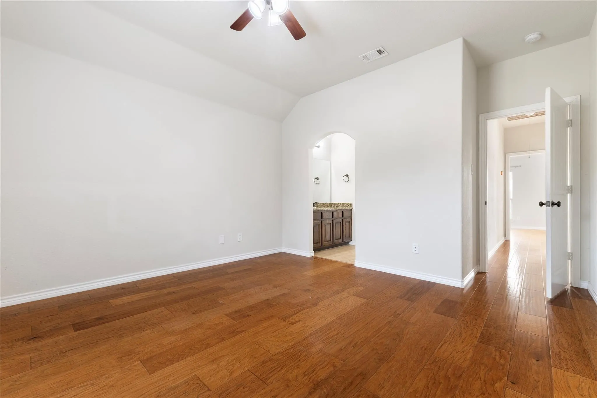 Single Family Residence For Rent in Dallas County , 4013 Dalton Drive, Rowlett, Texas 75089, 4 Bedroom, 4 Bathroom, 2 Garage spaces, 2,954 Sqft, built in 2012, mls#21305700, Real Estate Agent in Rowlett, Homes For Rent in Dallas county, Homes For Rent in Rowlett, Realtor in Rowlett Texas, Real Estate Brokerage Independent Realty Texas, Luminita Cordes Realtor