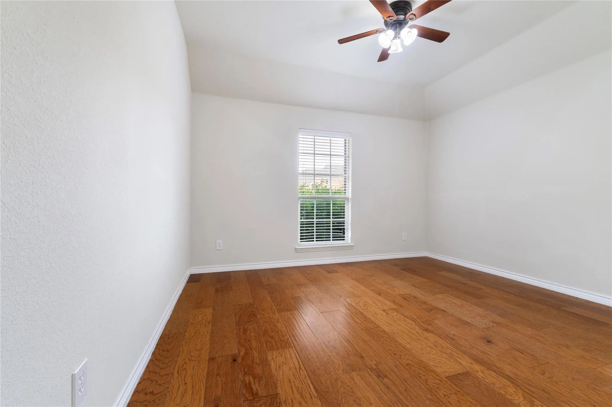 Single Family Residence For Rent in Dallas County , 4013 Dalton Drive, Rowlett, Texas 75089, 4 Bedroom, 4 Bathroom, 2 Garage spaces, 2,954 Sqft, built in 2012, mls#21305700, Real Estate Agent in Rowlett, Homes For Rent in Dallas county, Homes For Rent in Rowlett, Realtor in Rowlett Texas, Real Estate Brokerage Independent Realty Texas, Luminita Cordes Realtor