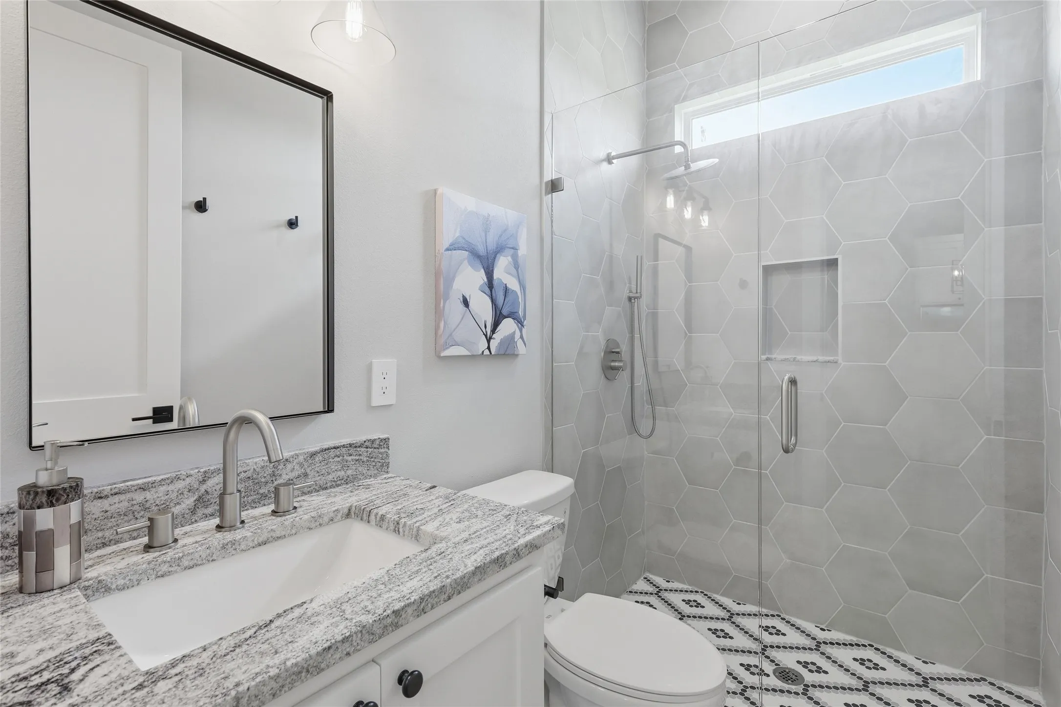 Full Bathroom (Guest House)