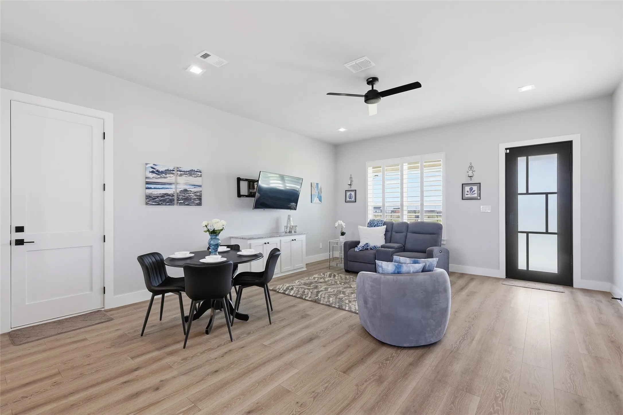 Living Room (Guest House)