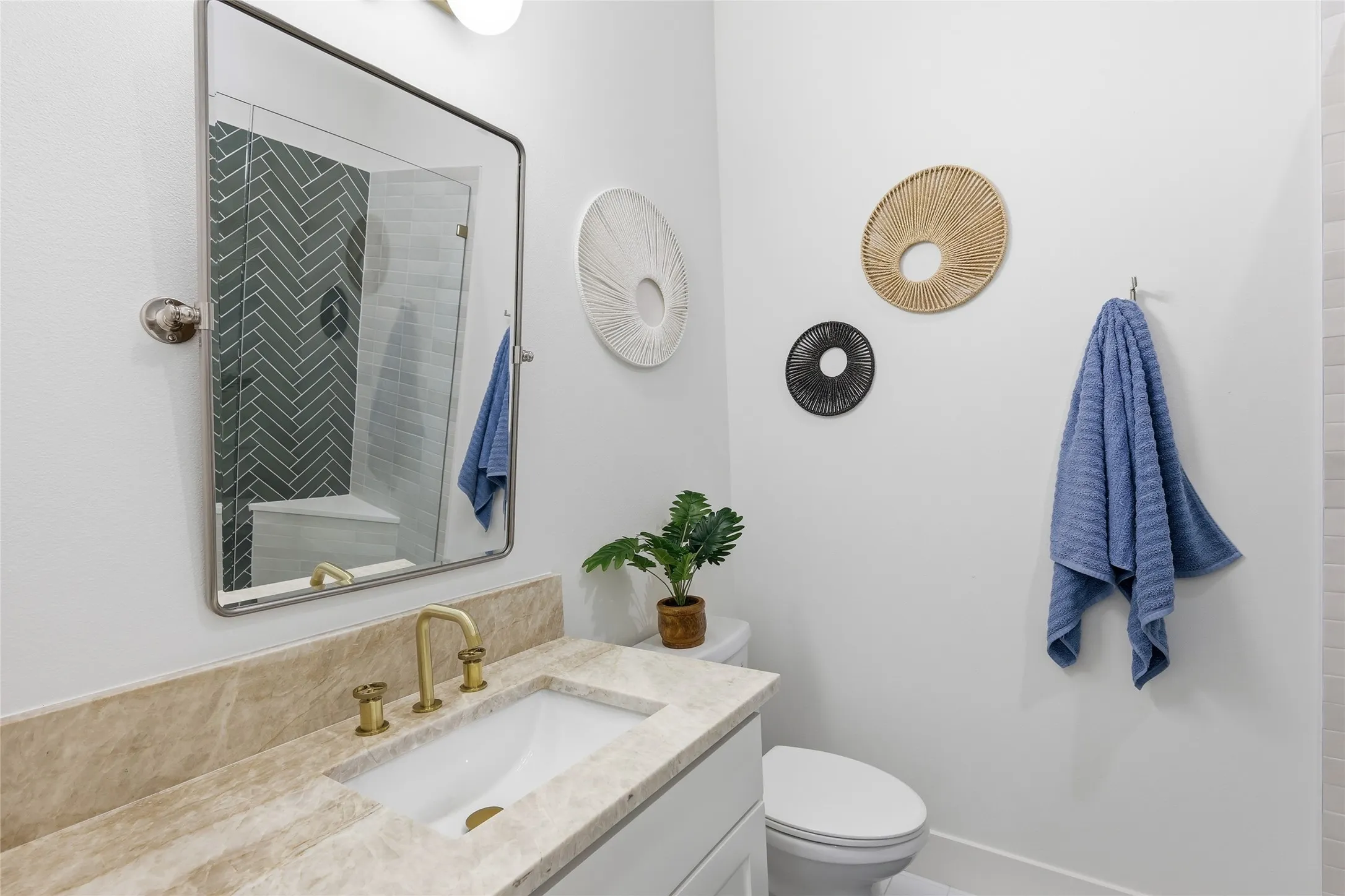 Secondary Ensuite Bathroom (Main House)