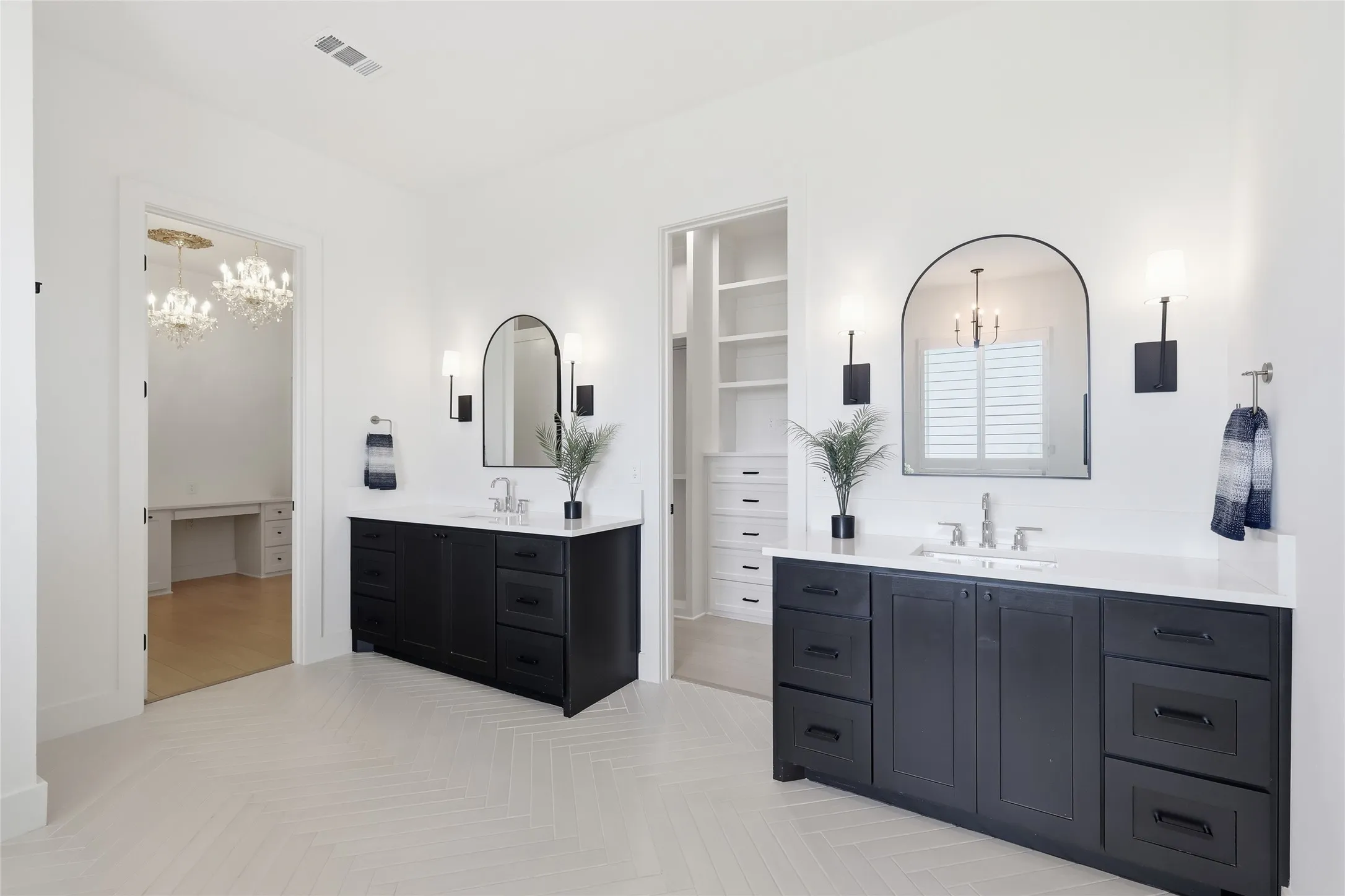 Primary Bathroom (Main House)