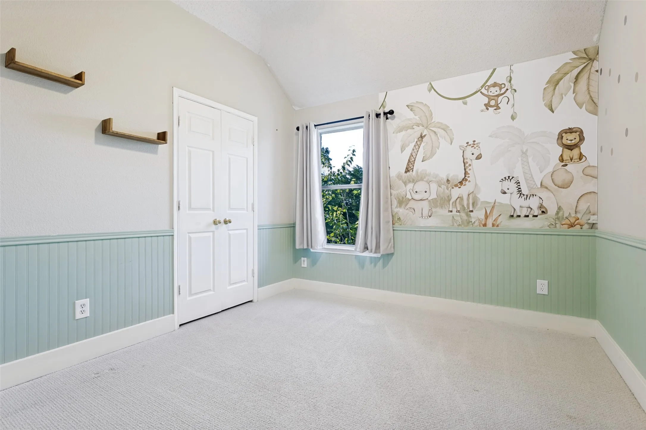 Single Family Residence For Sale in Collin County , 6115 Hillside Lane, Sachse, Texas 75048, 4 Bedroom, 4 Bathroom, 2 Garage spaces, 2,346 Sqft, built in 2000, mls#21305613, Real Estate Agent in Sachse, Homes For Sale in Collin county, Homes For Sale in Sachse, Realtor in Sachse Texas, Real Estate Brokerage Independent Realty Texas, Luminita Cordes Realtor