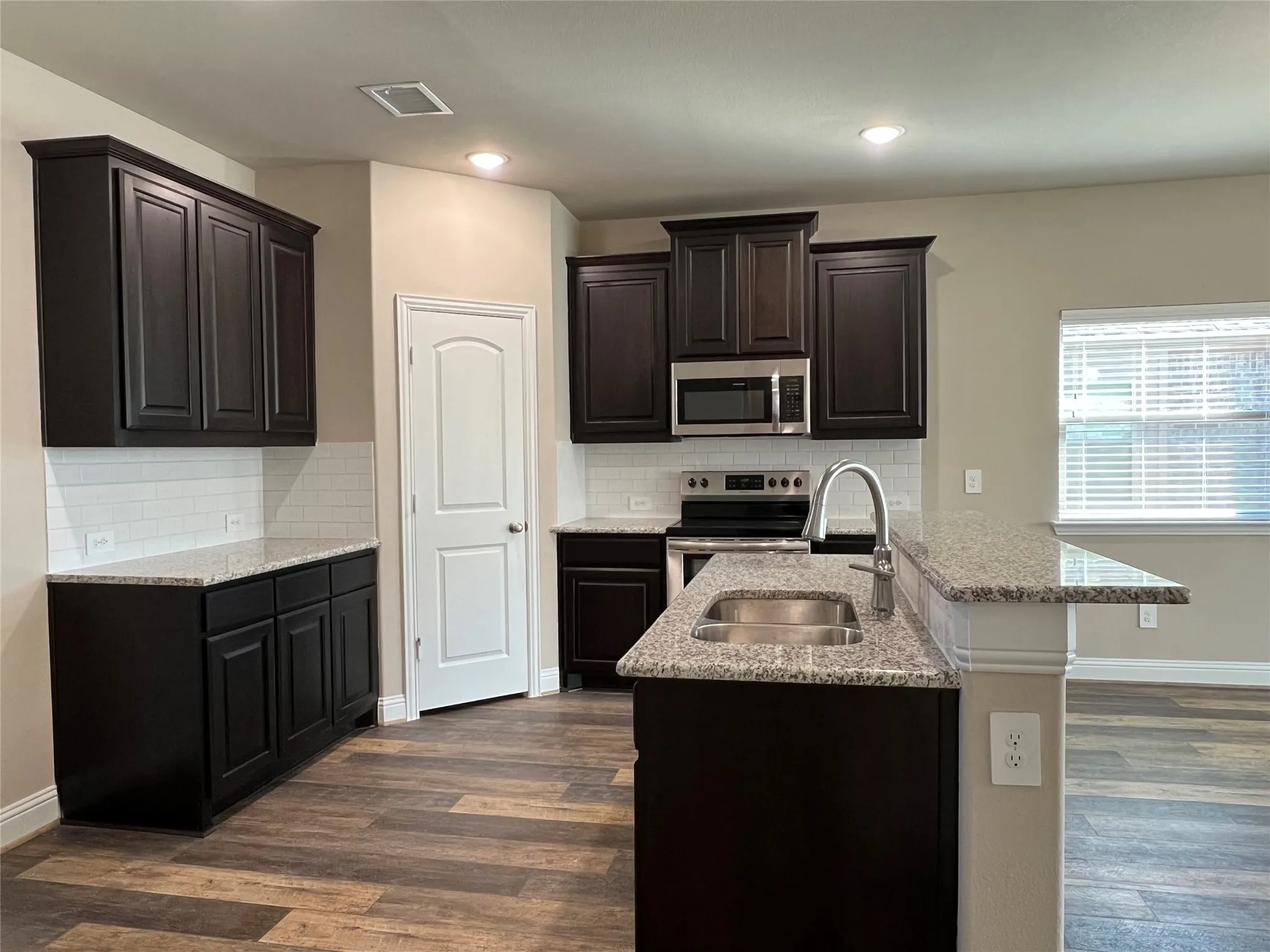 Single Family Residence For Rent in Kaufman County , 639 Comal Drive, Crandall, Texas 75114, 3 Bedroom, 2 Bathroom, 2 Garage spaces, 1,812 Sqft, built in 2022, mls#21305715, Real Estate Agent in Crandall, Homes For Rent in Kaufman county, Homes For Rent in Crandall, Realtor in Crandall Texas, Real Estate Brokerage Independent Realty Texas, Luminita Cordes Realtor