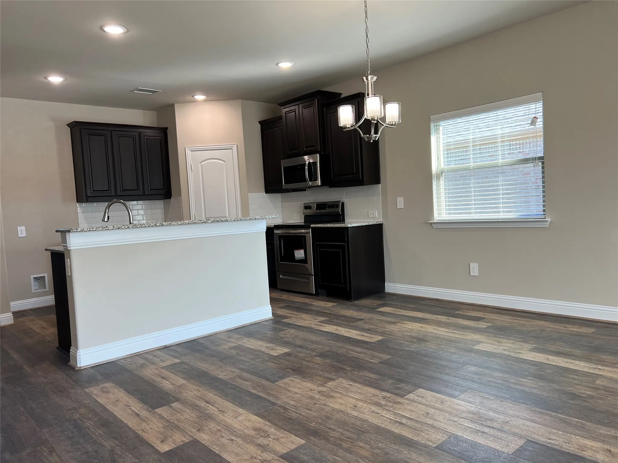 Single Family Residence For Rent in Kaufman County , 639 Comal Drive, Crandall, Texas 75114, 3 Bedroom, 2 Bathroom, 2 Garage spaces, 1,812 Sqft, built in 2022, mls#21305715, Real Estate Agent in Crandall, Homes For Rent in Kaufman county, Homes For Rent in Crandall, Realtor in Crandall Texas, Real Estate Brokerage Independent Realty Texas, Luminita Cordes Realtor