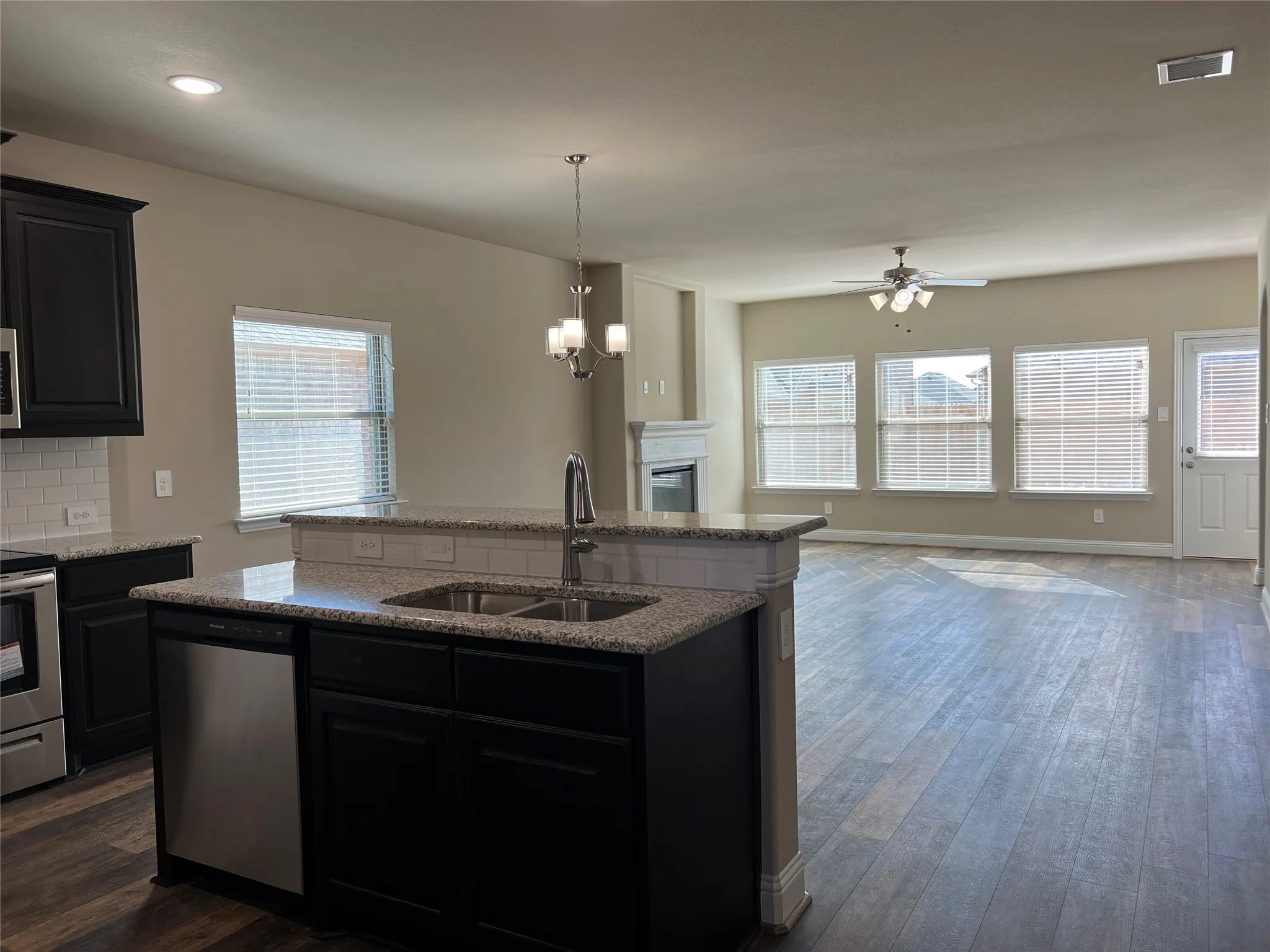 Single Family Residence For Rent in Kaufman County , 639 Comal Drive, Crandall, Texas 75114, 3 Bedroom, 2 Bathroom, 2 Garage spaces, 1,812 Sqft, built in 2022, mls#21305715, Real Estate Agent in Crandall, Homes For Rent in Kaufman county, Homes For Rent in Crandall, Realtor in Crandall Texas, Real Estate Brokerage Independent Realty Texas, Luminita Cordes Realtor