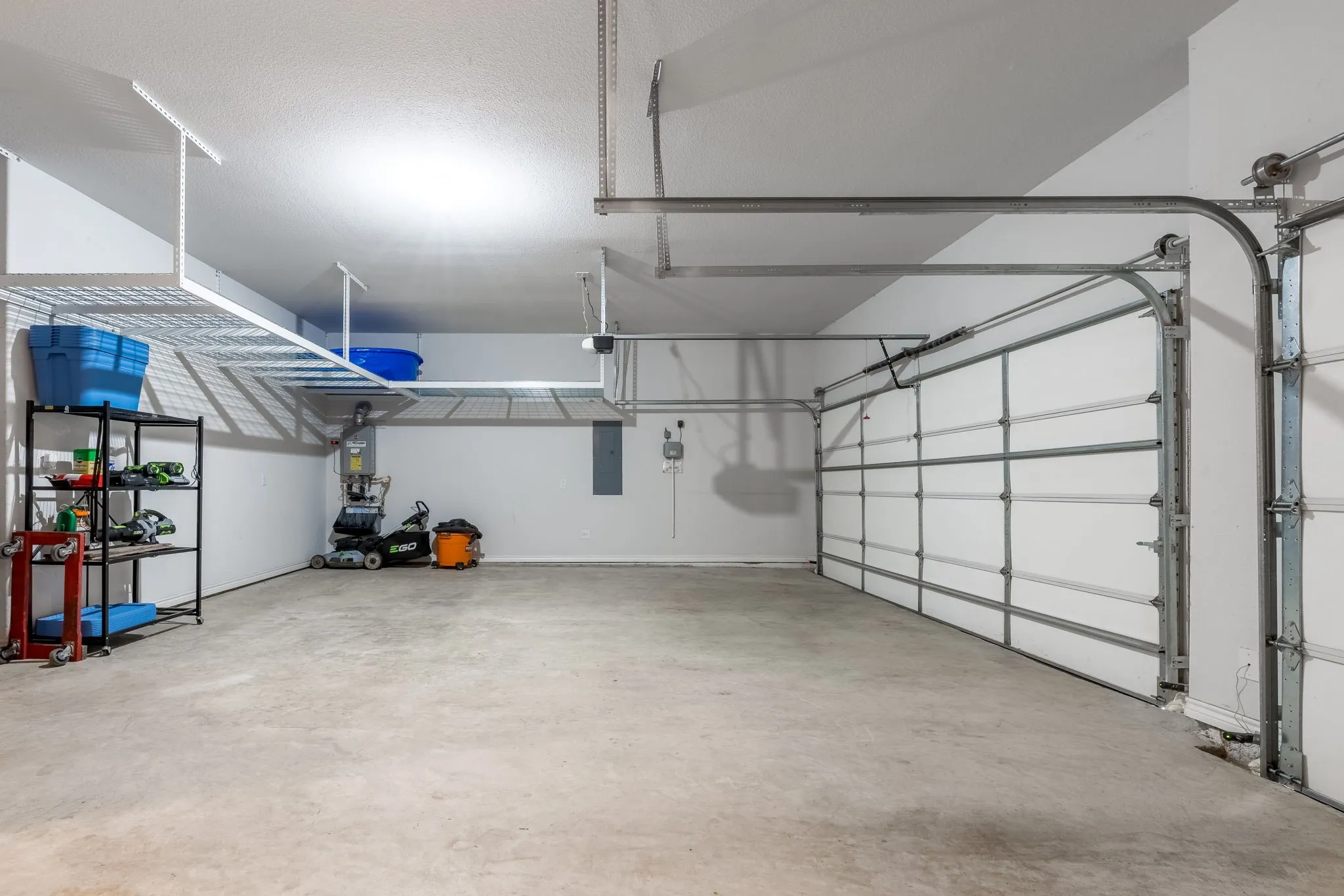 3 Car garage, fully open with no dividers