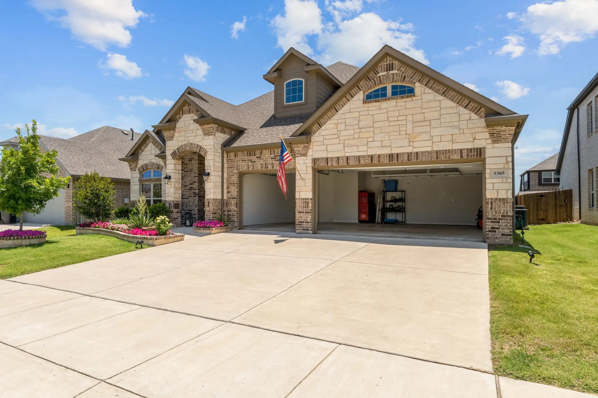 3 Car garage, fully open with no dividers