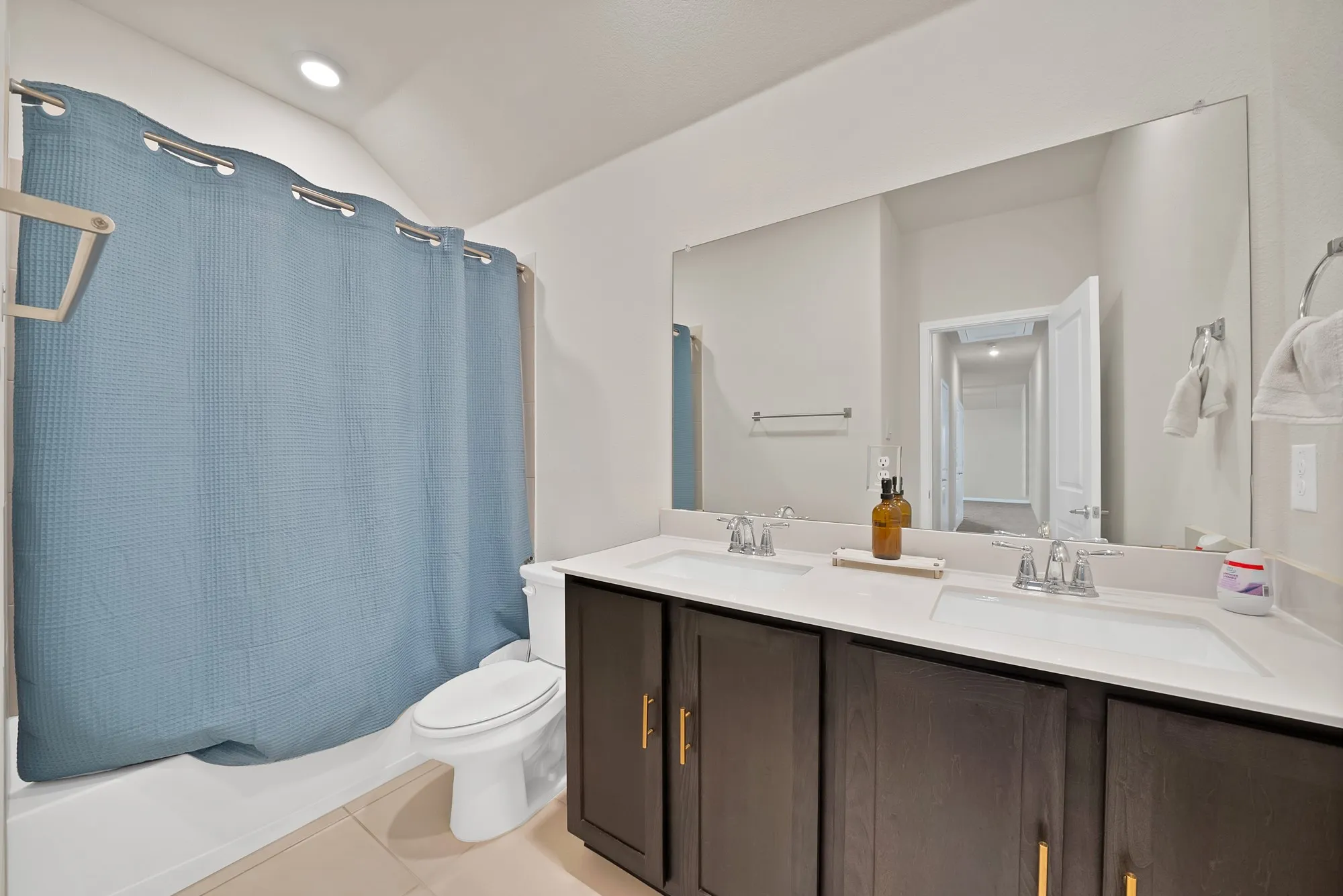 Single Family Residence For Sale in Denton County , 3813 Silver City Avenue, Aubrey, Texas 76227, 5 Bedroom, 4 Bathroom, 2 Garage spaces, 3,401 Sqft, built in 2023, mls#21300033, Real Estate Agent in Aubrey, Homes For Sale in Denton county, Homes For Sale in Aubrey, Realtor in Aubrey Texas, Real Estate Brokerage Independent Realty Texas, Luminita Cordes Realtor