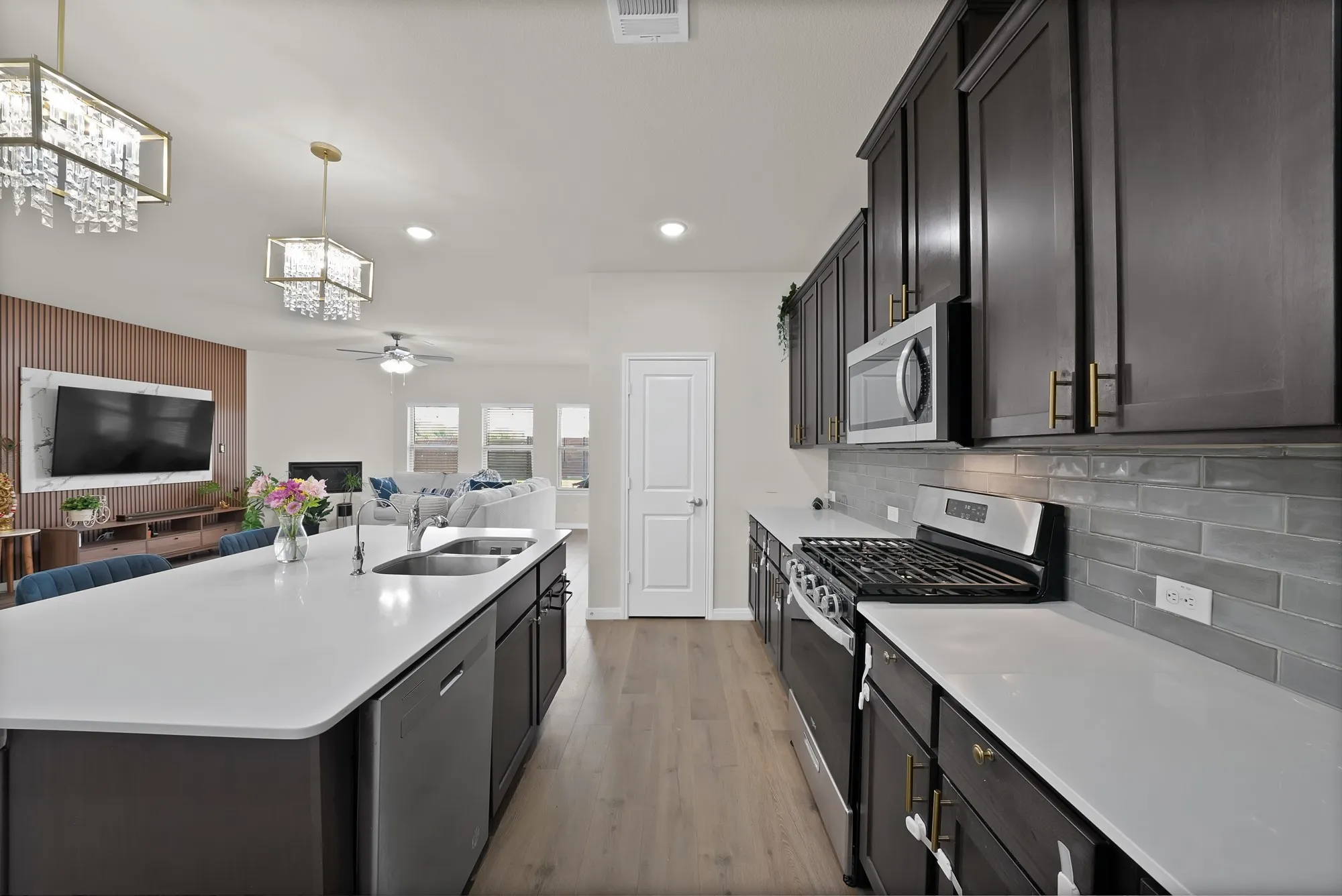 Single Family Residence For Sale in Denton County , 3813 Silver City Avenue, Aubrey, Texas 76227, 5 Bedroom, 4 Bathroom, 2 Garage spaces, 3,401 Sqft, built in 2023, mls#21300033, Real Estate Agent in Aubrey, Homes For Sale in Denton county, Homes For Sale in Aubrey, Realtor in Aubrey Texas, Real Estate Brokerage Independent Realty Texas, Luminita Cordes Realtor
